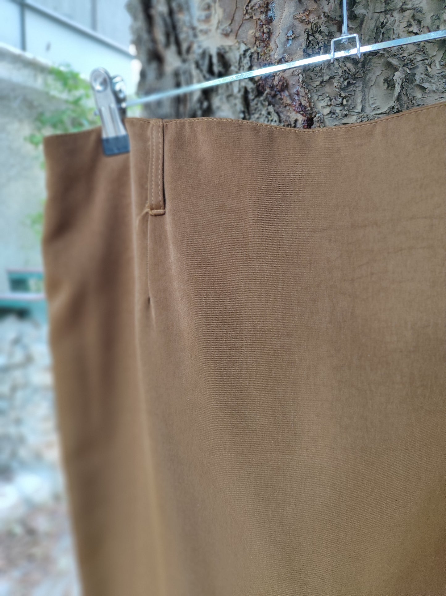 חצאית עפרון חומה קלאסית - Image 4