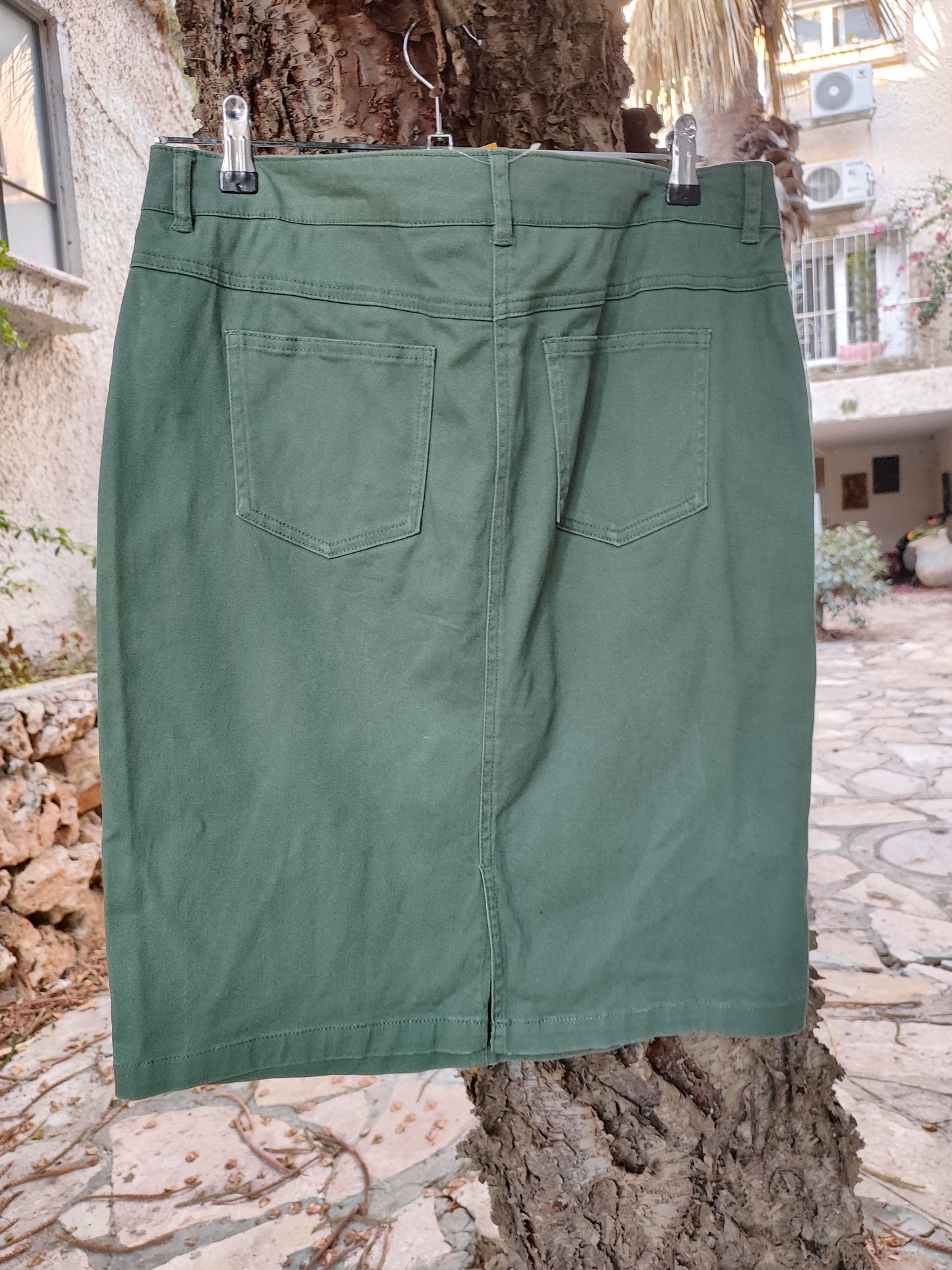חצאית ירוקה מתוקית - Image 3