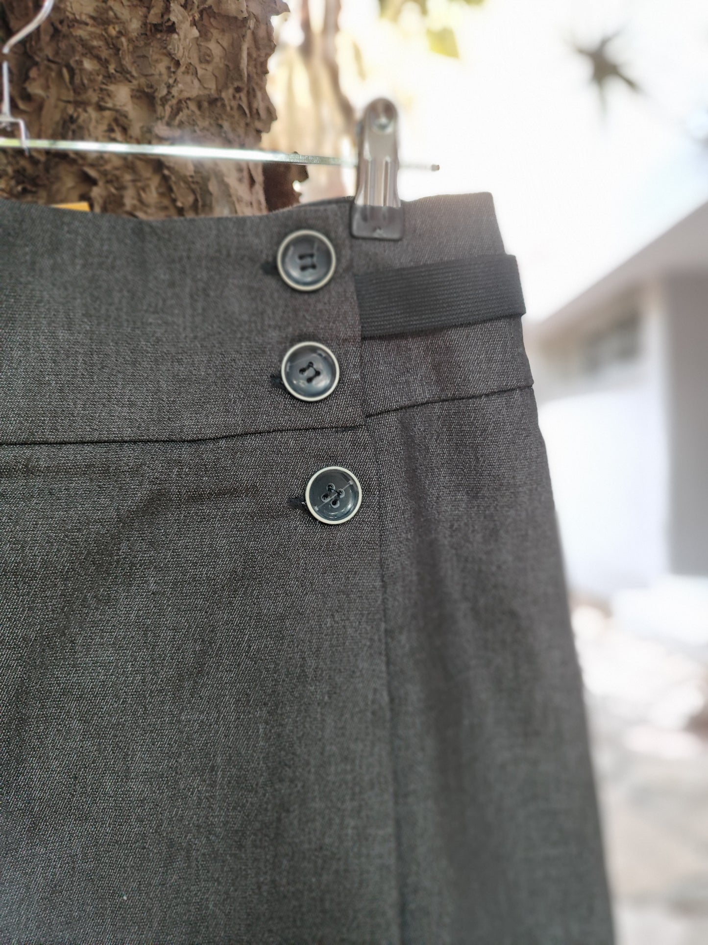 חצאית אפורה בסגנון בריטי - Image 4