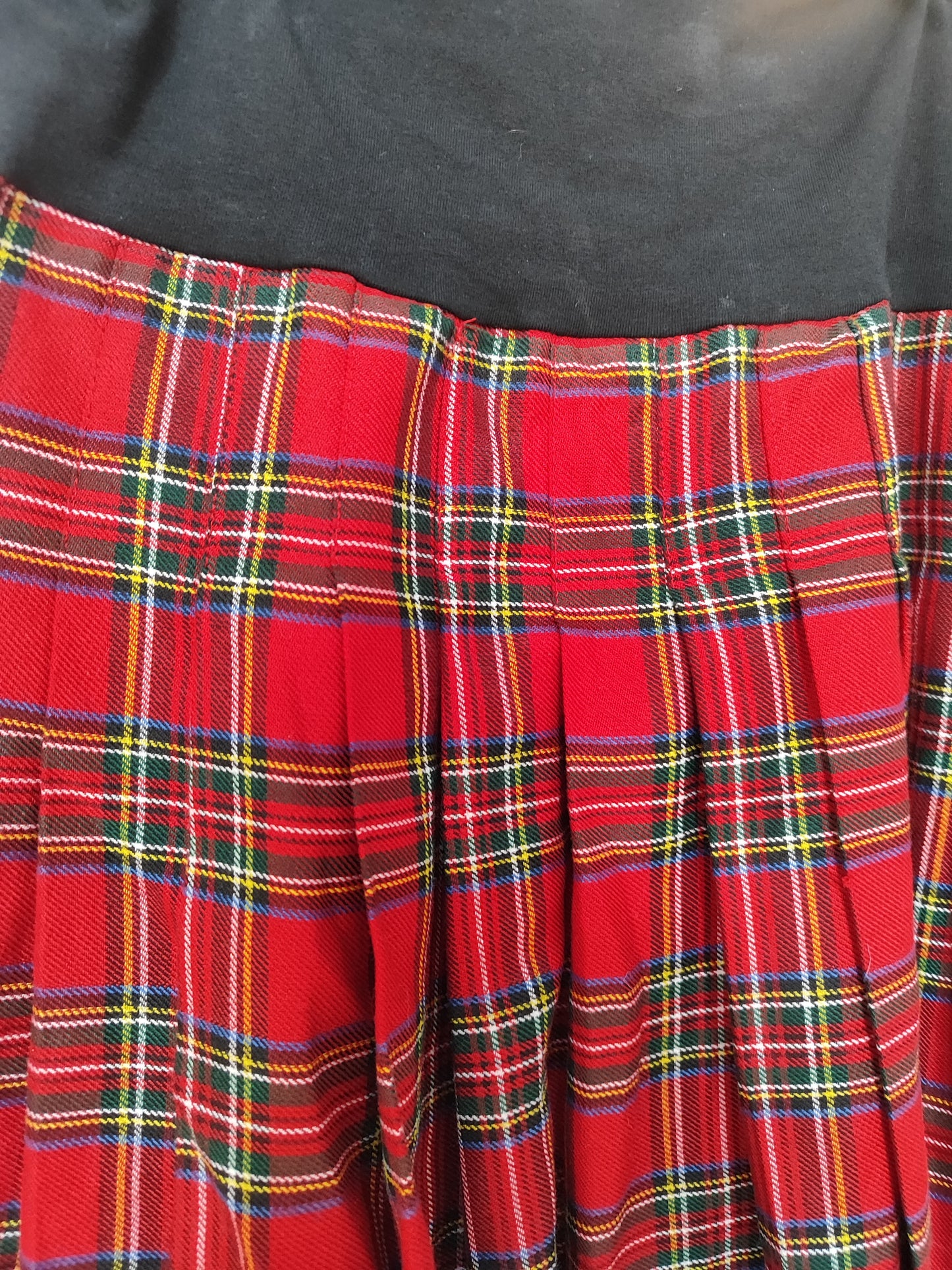 חצאית במראה סקוטי ומותן אלסטי - Image 3