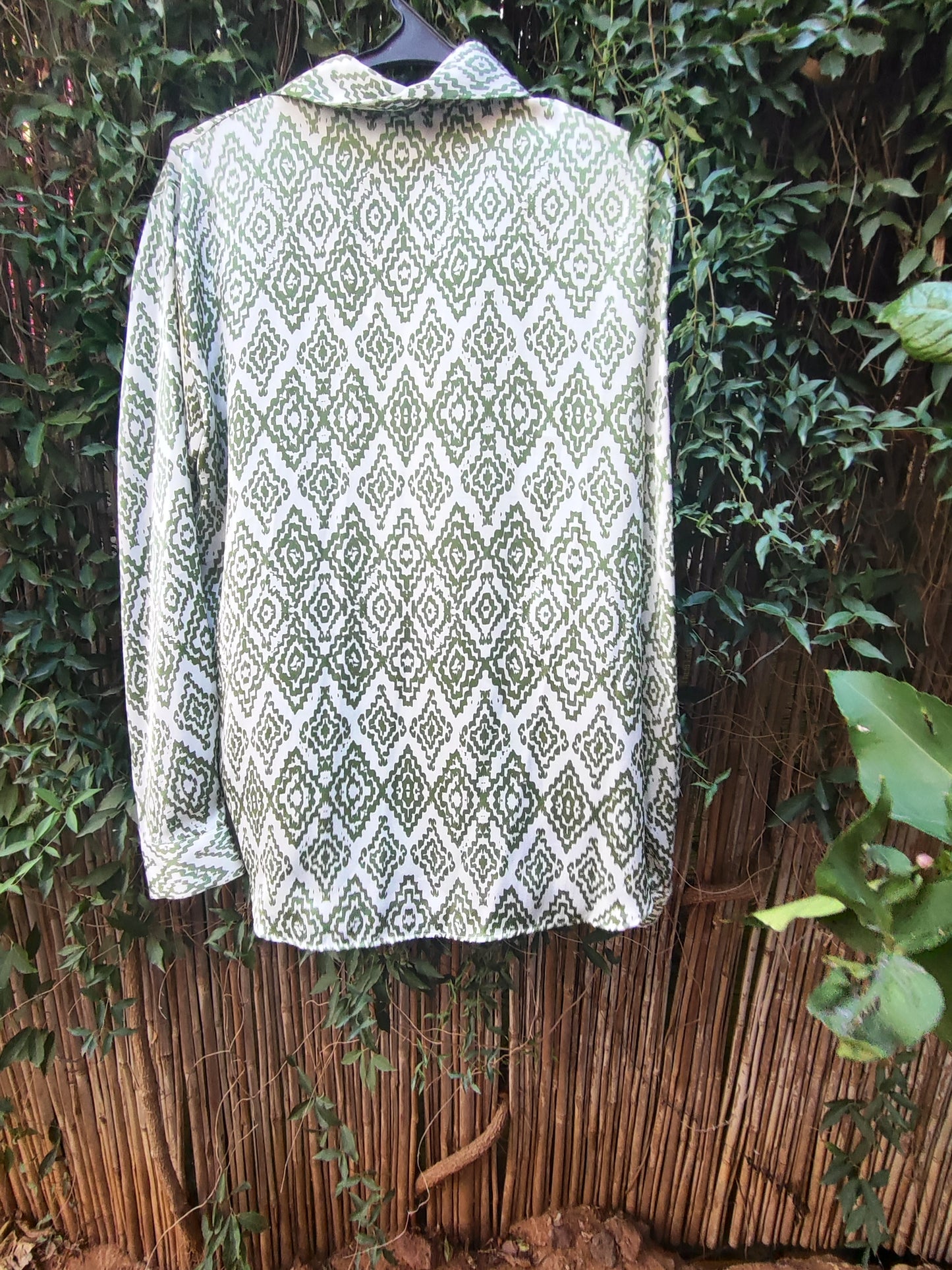 חולצת כפתורים בשורות מעויינים ירוקים - Image 3 by Zara