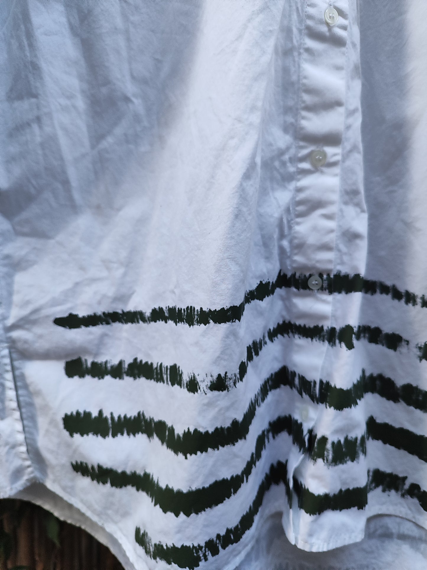 חולצת לבנה מכופתרת פסי זיגזג שחורים - Image 5 by Zara