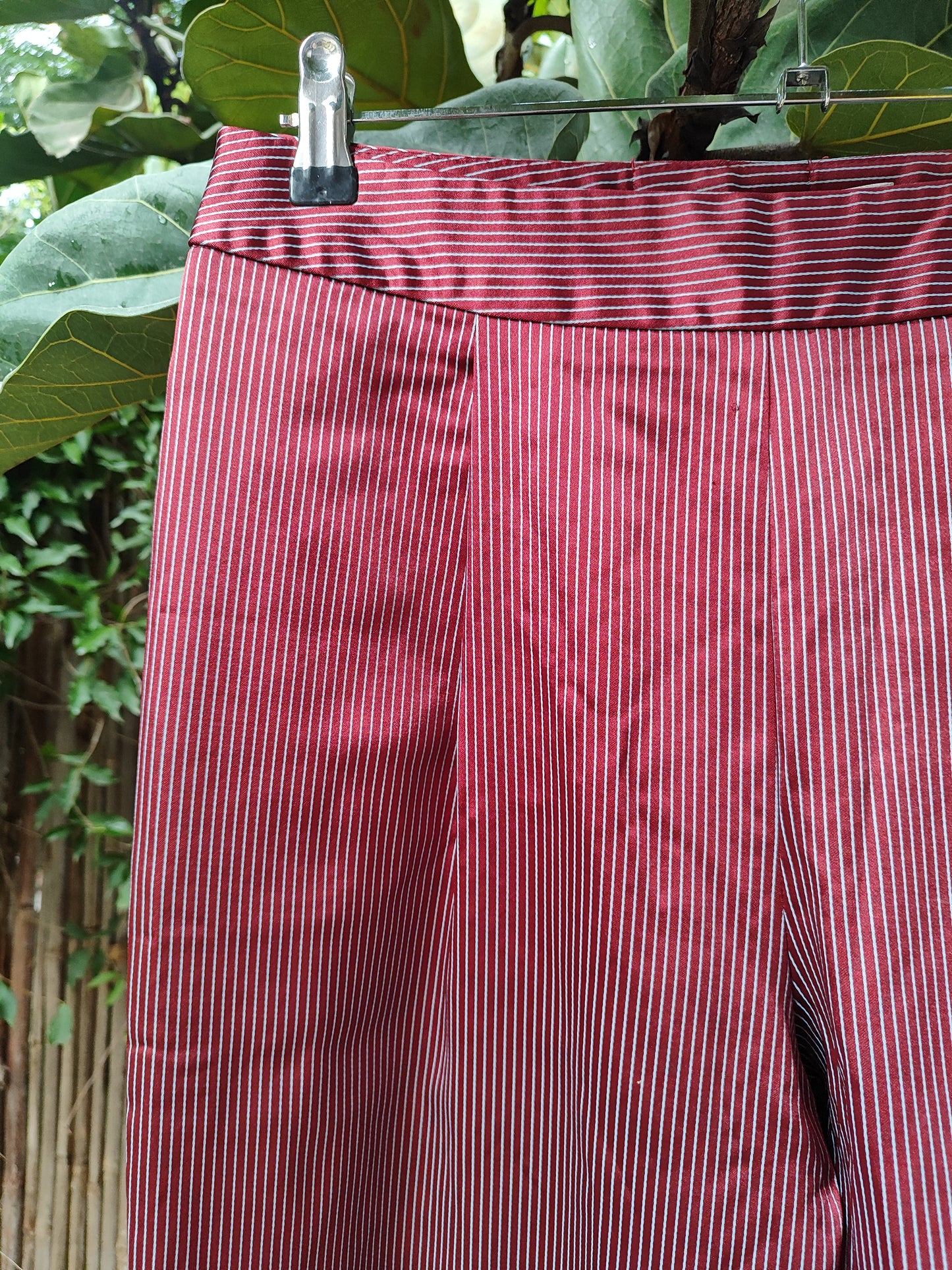 מכנסיי פסים אדום אפור בהברקה קלילה - Image 3