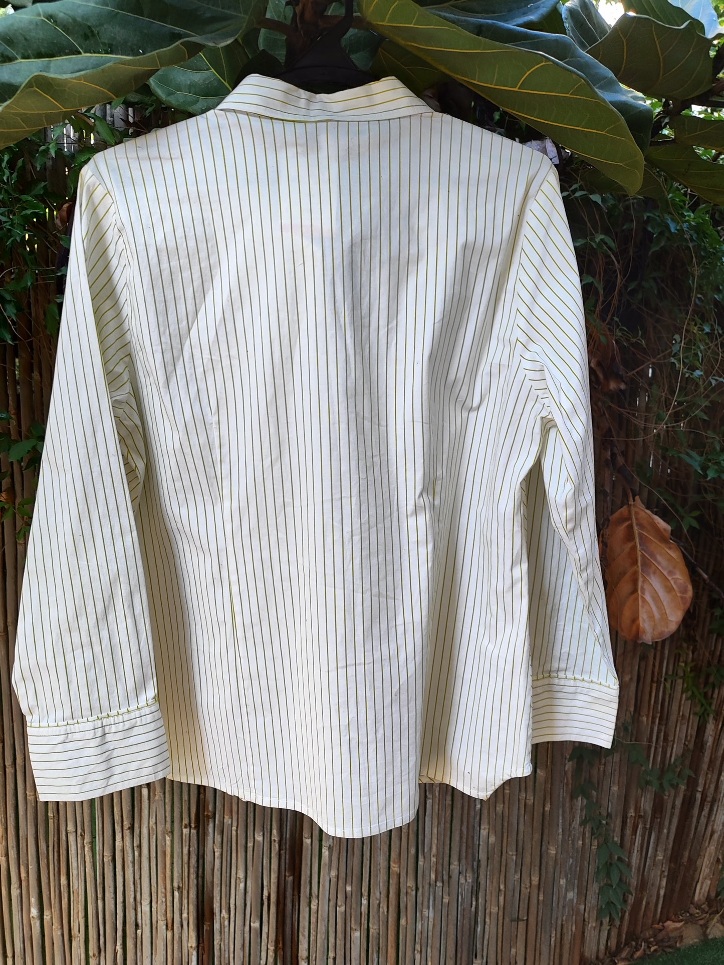 חולצת פסים לבנה אלכסונית - Image 4 by Everyday