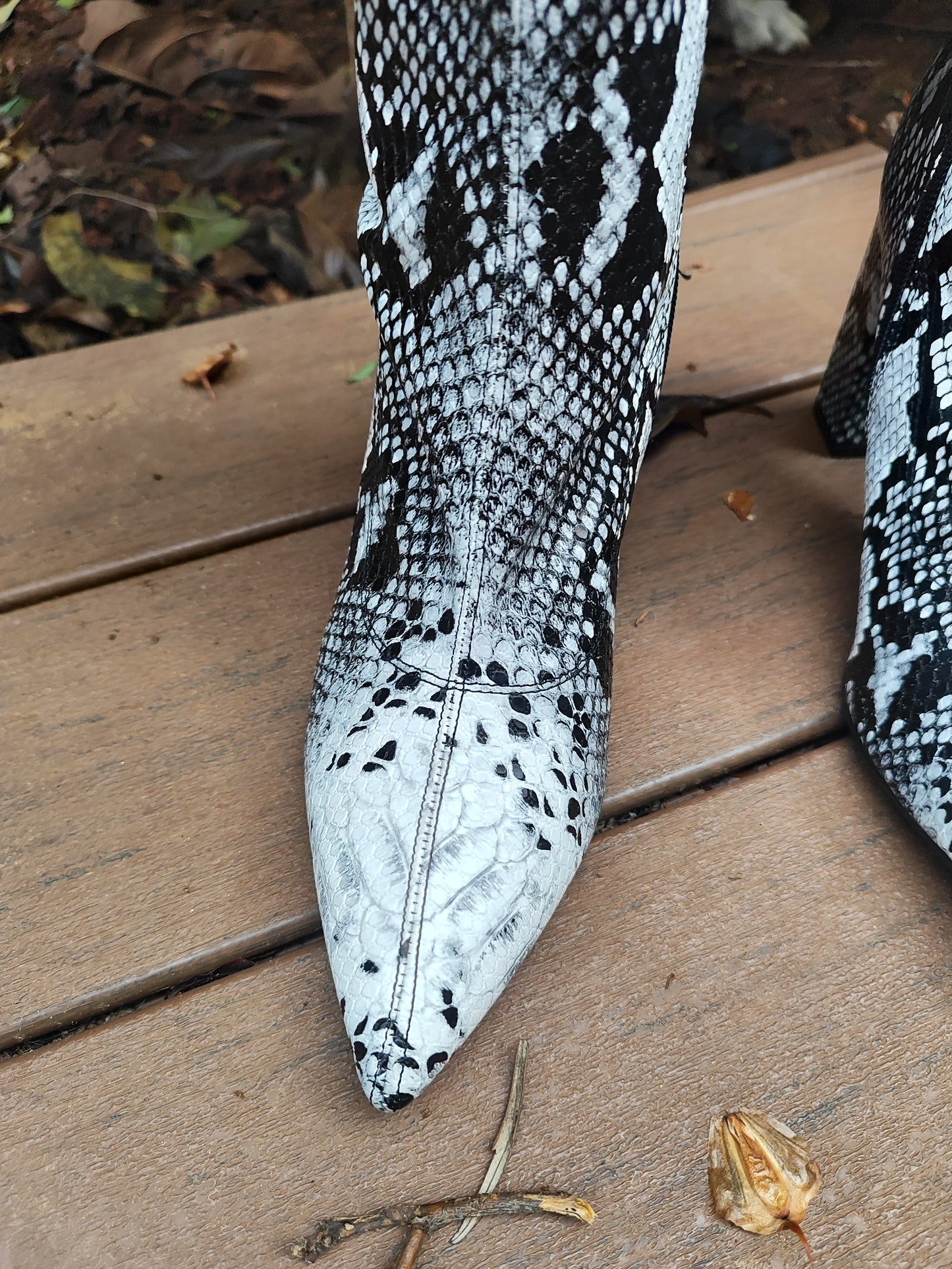 מגפיים דמוי נחש שחור לבן - Size 39