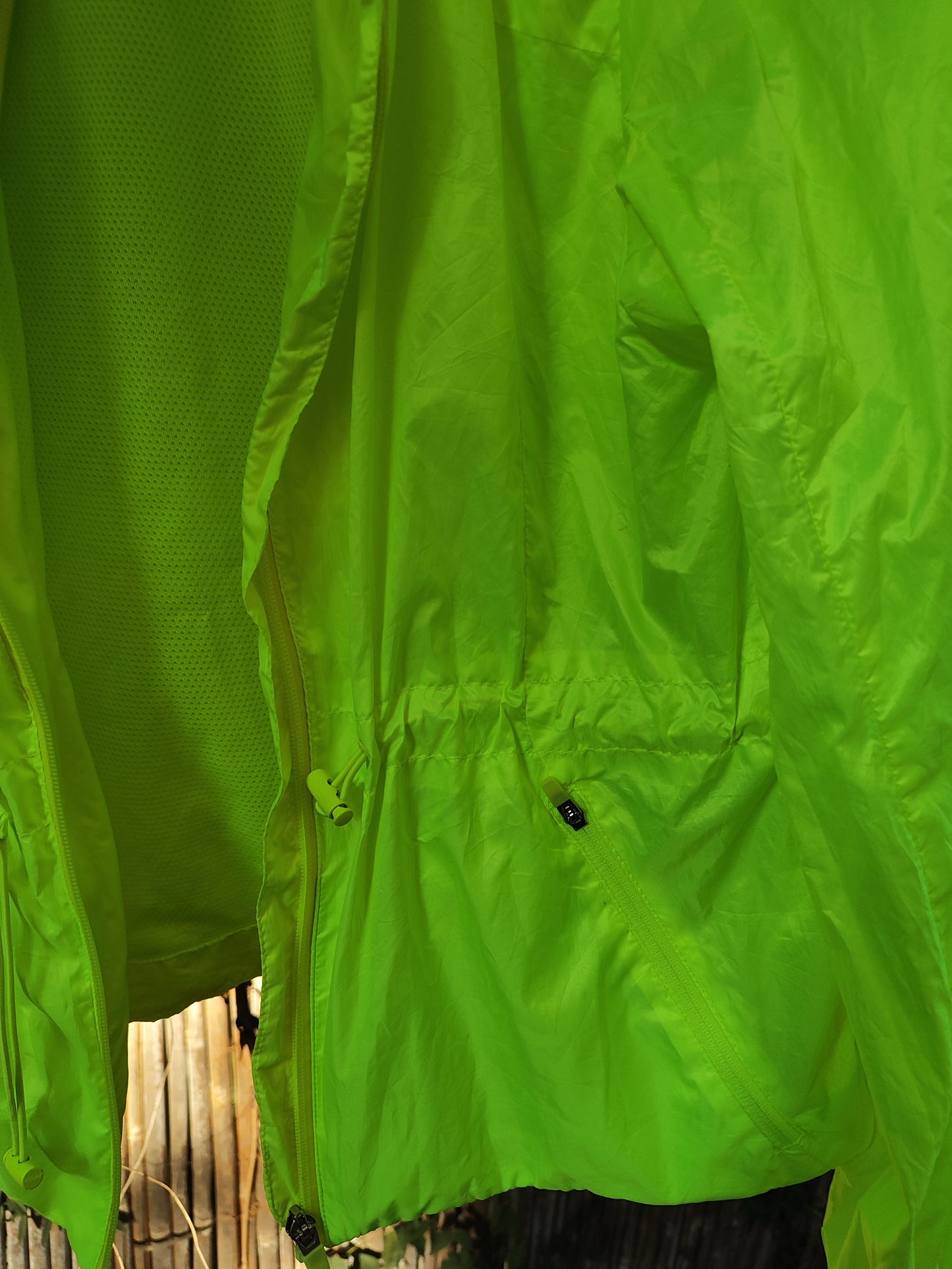 מעיל גשם זוהר צהוב ובטיחותי - Image 3 by Oysho