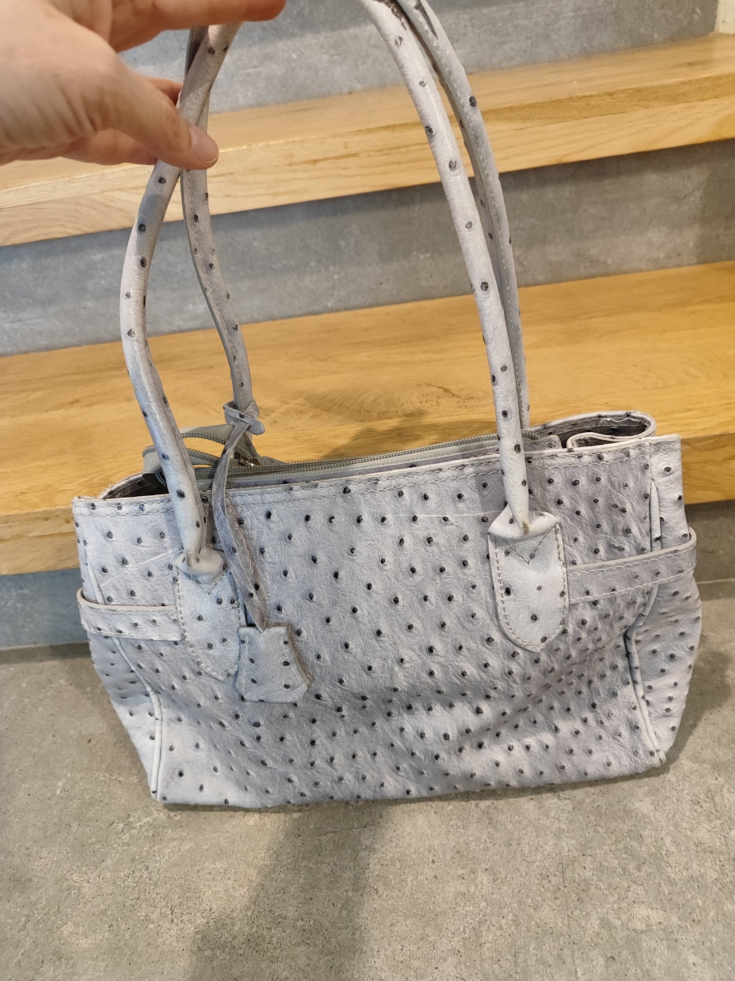 תיק עור יען אפור במראה אופנתי - Image 5