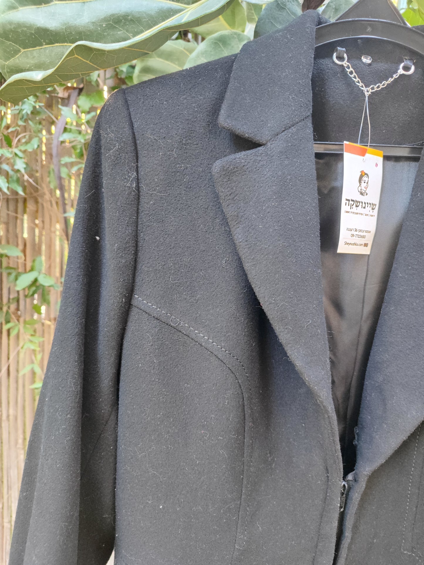 מעיל שחור אלגנטי ישר בתפרים חיצוניים - Image 3