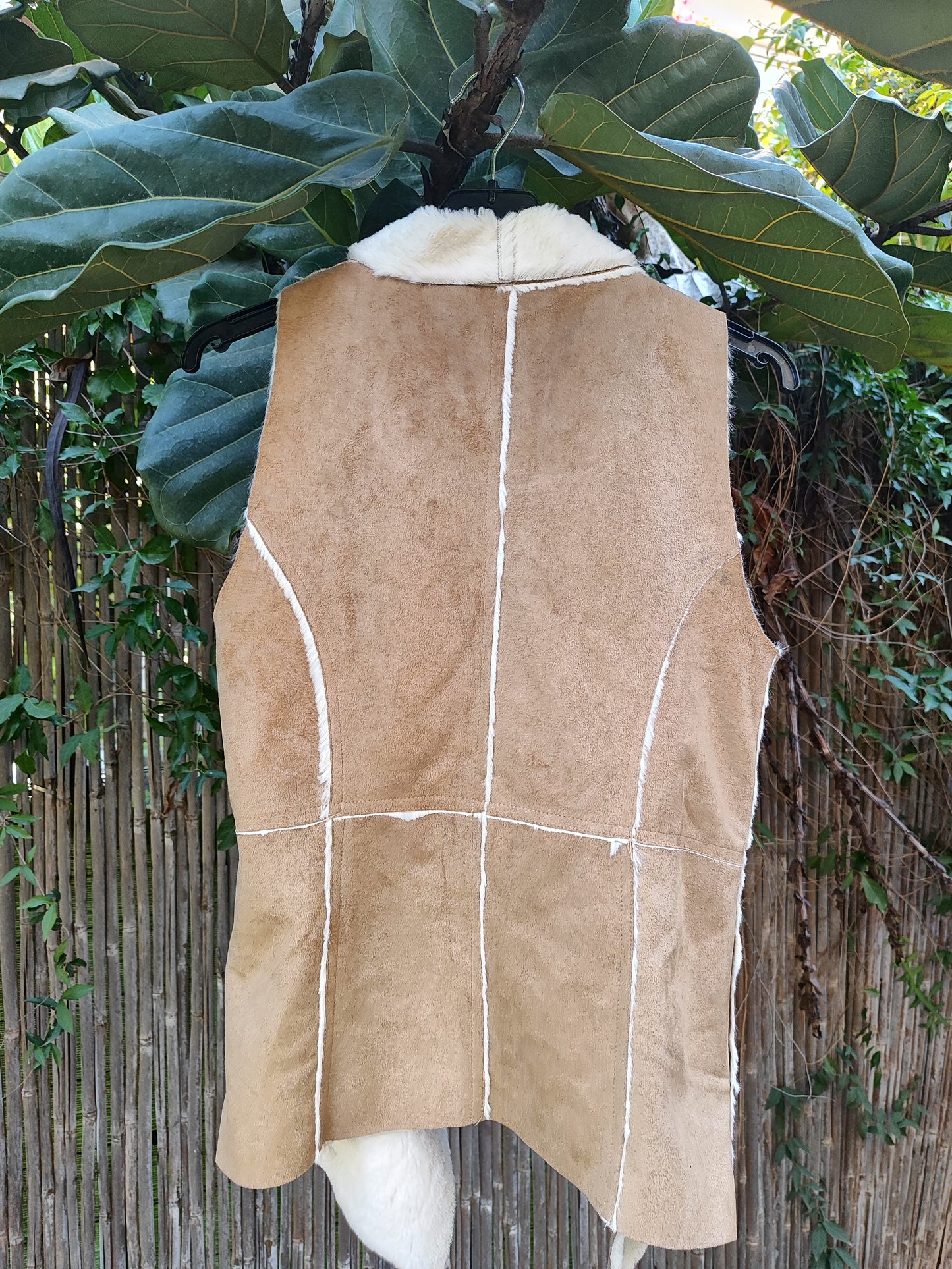 וסט חום פרוותי מחמם ונעים - Image 3 by Renuar