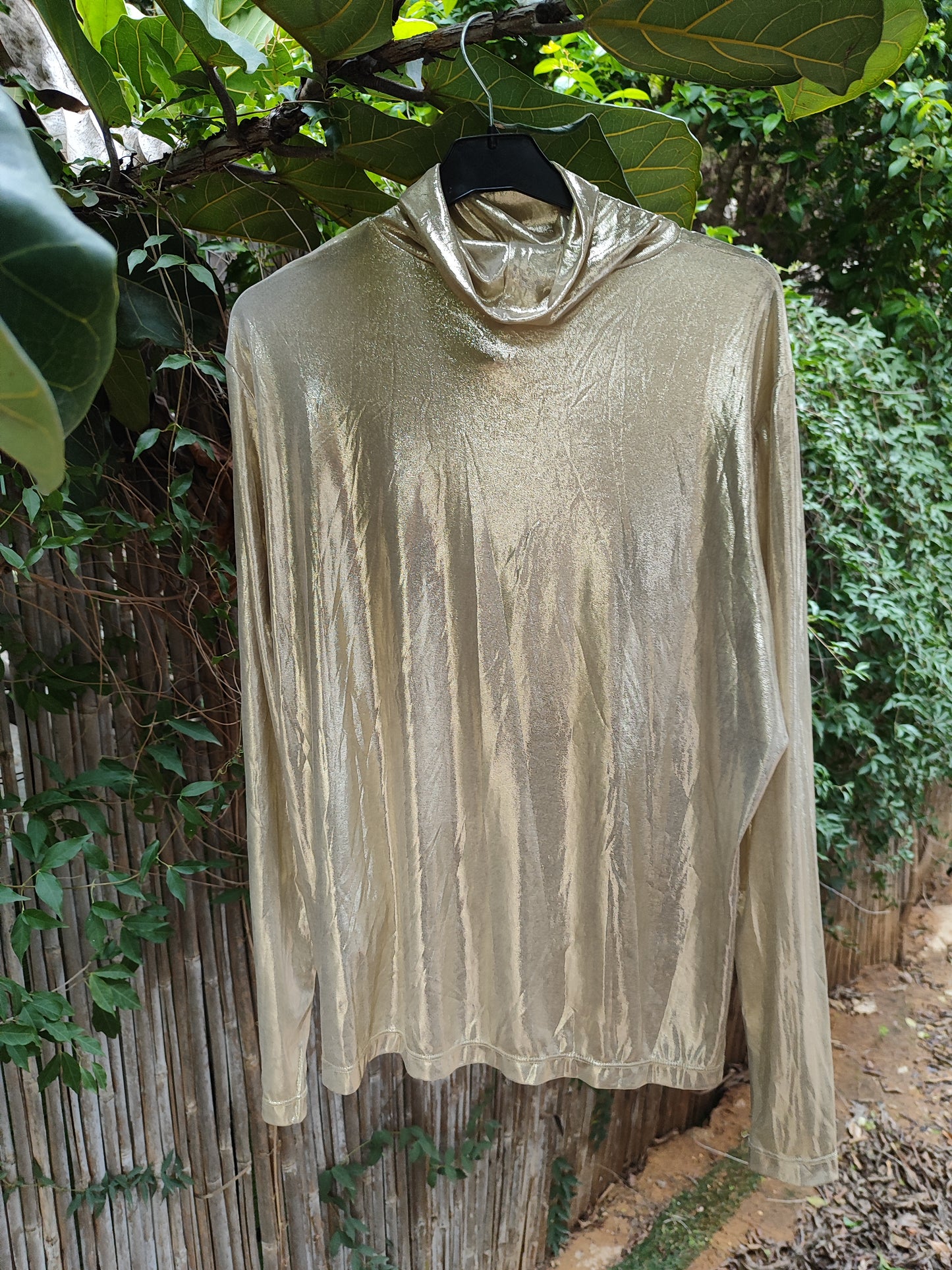 חולצת גולף דקה מוזהבת מבריקה - Image 3 by H&M