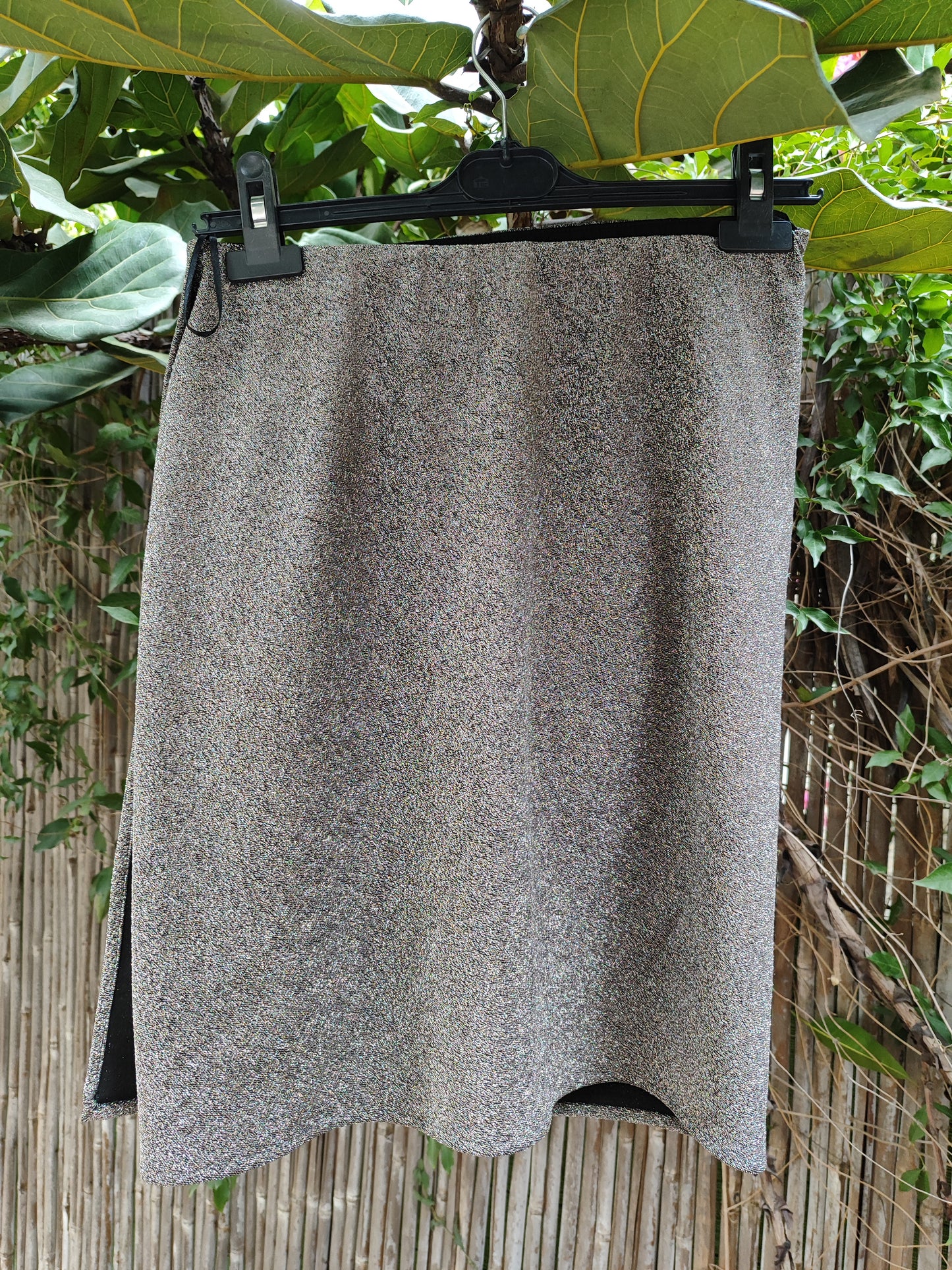 חצאית מיני מטאלית כסופה בכיווצי על - Image 4 by Oma