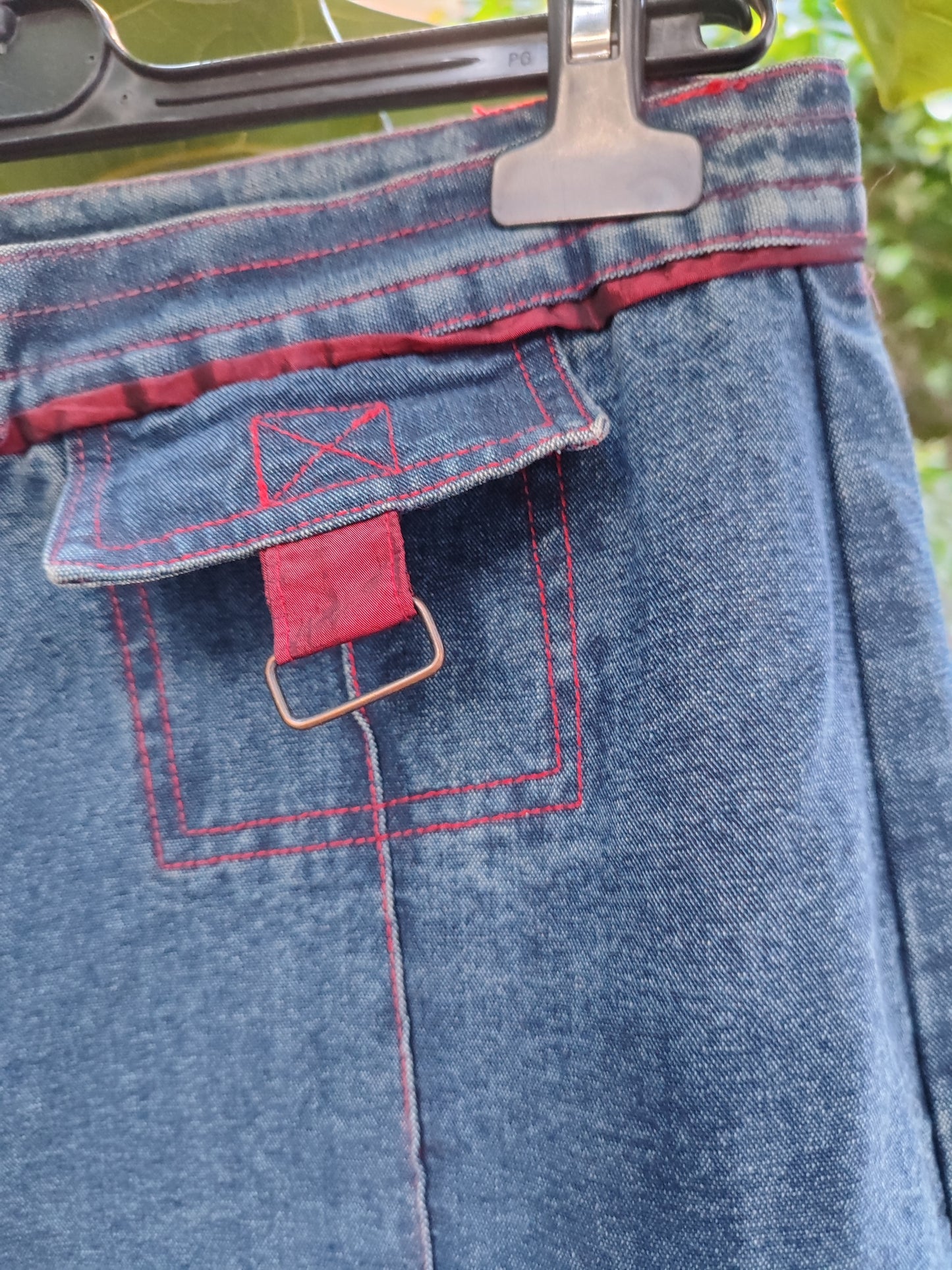 מכנסי ג'ינס וינטג' בתיפורים אדומים - Image 4 by מיס-טי
