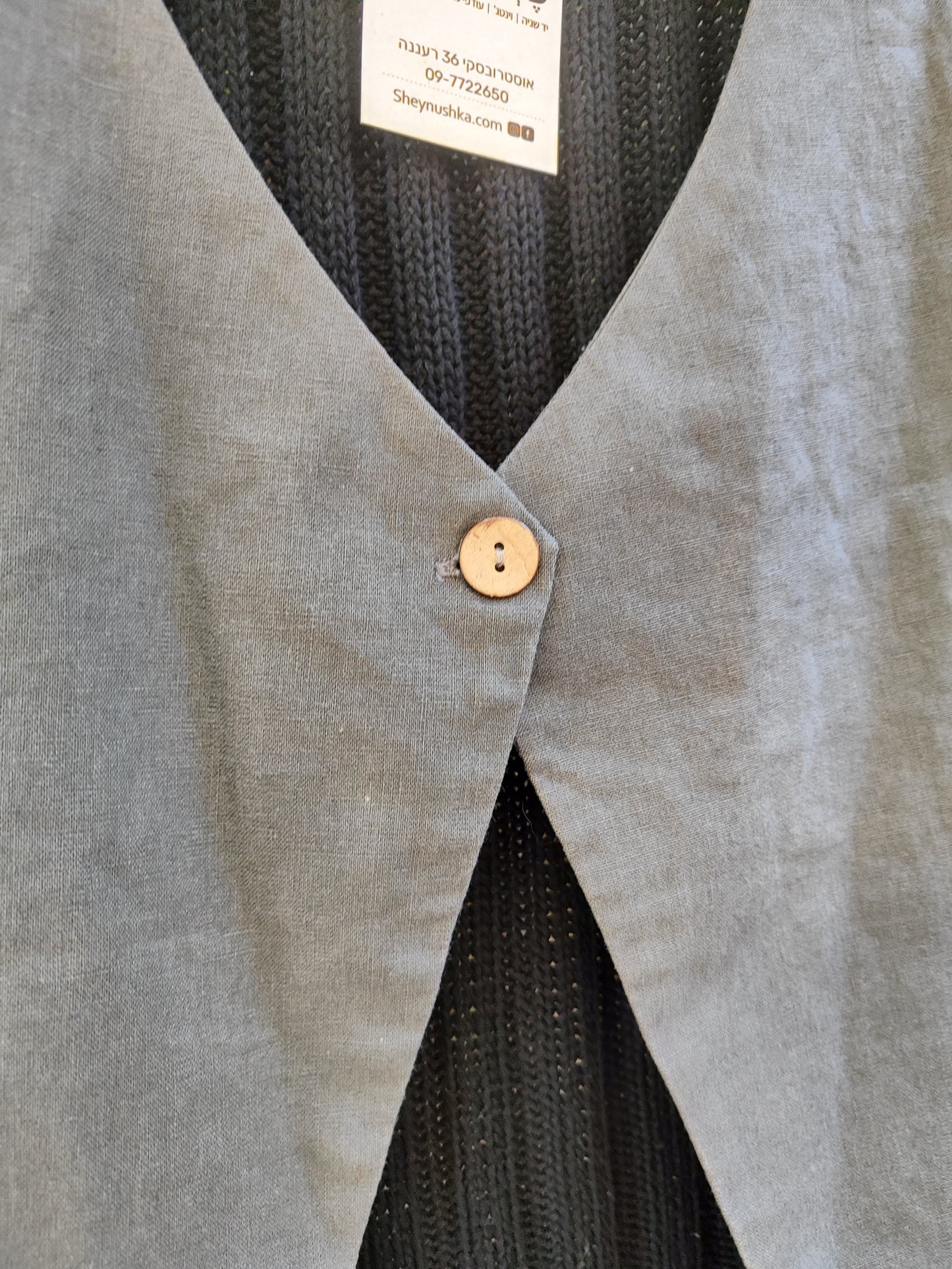 ווסט אפור בכפתור עליון וגב סרוג - Image 2 by Lizard