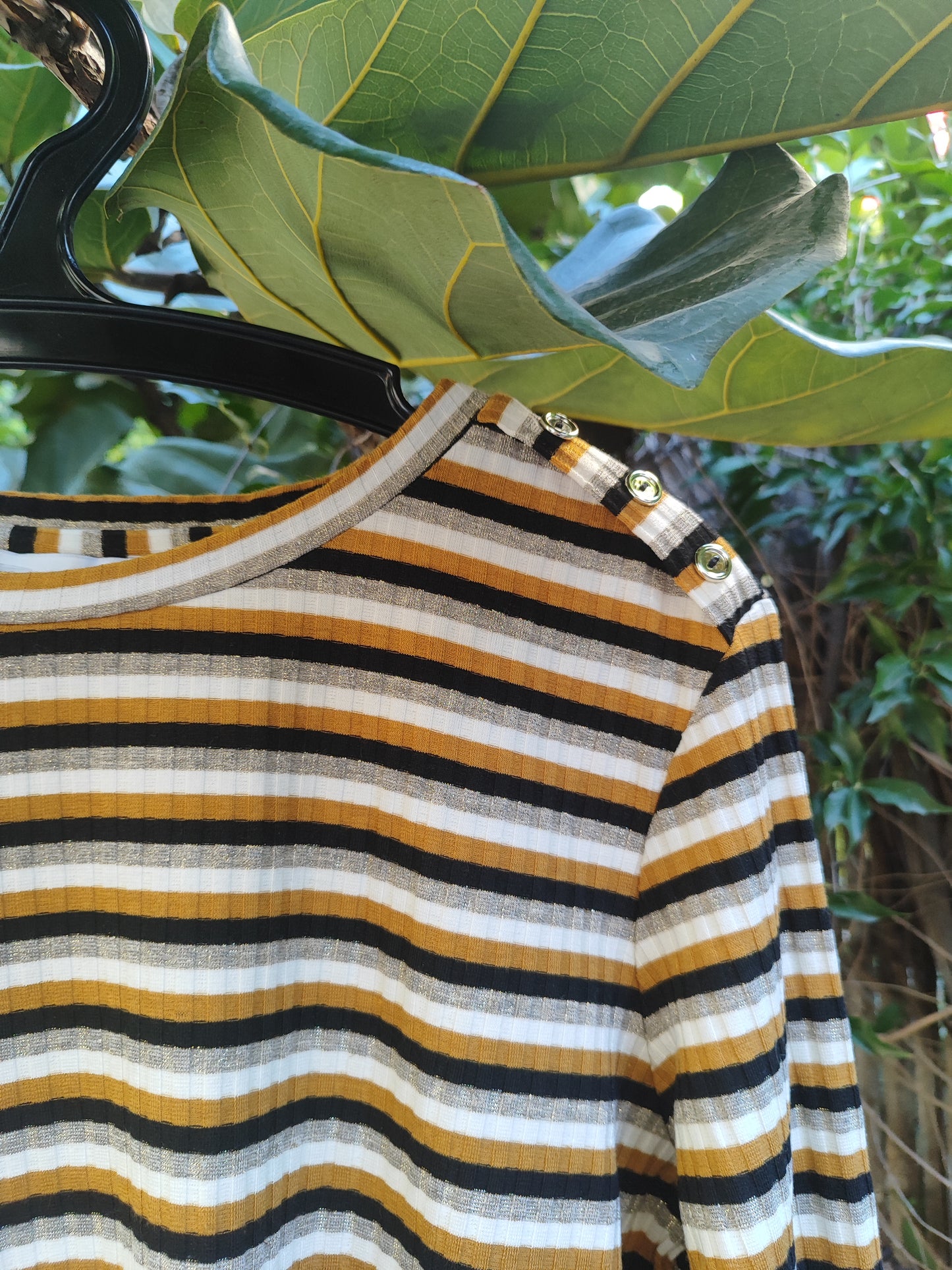 חולצה פסים חרדל שחור כסוף לבן בנגיעות נצנוץ כפתורים בצד - Image 2 by Warehouse