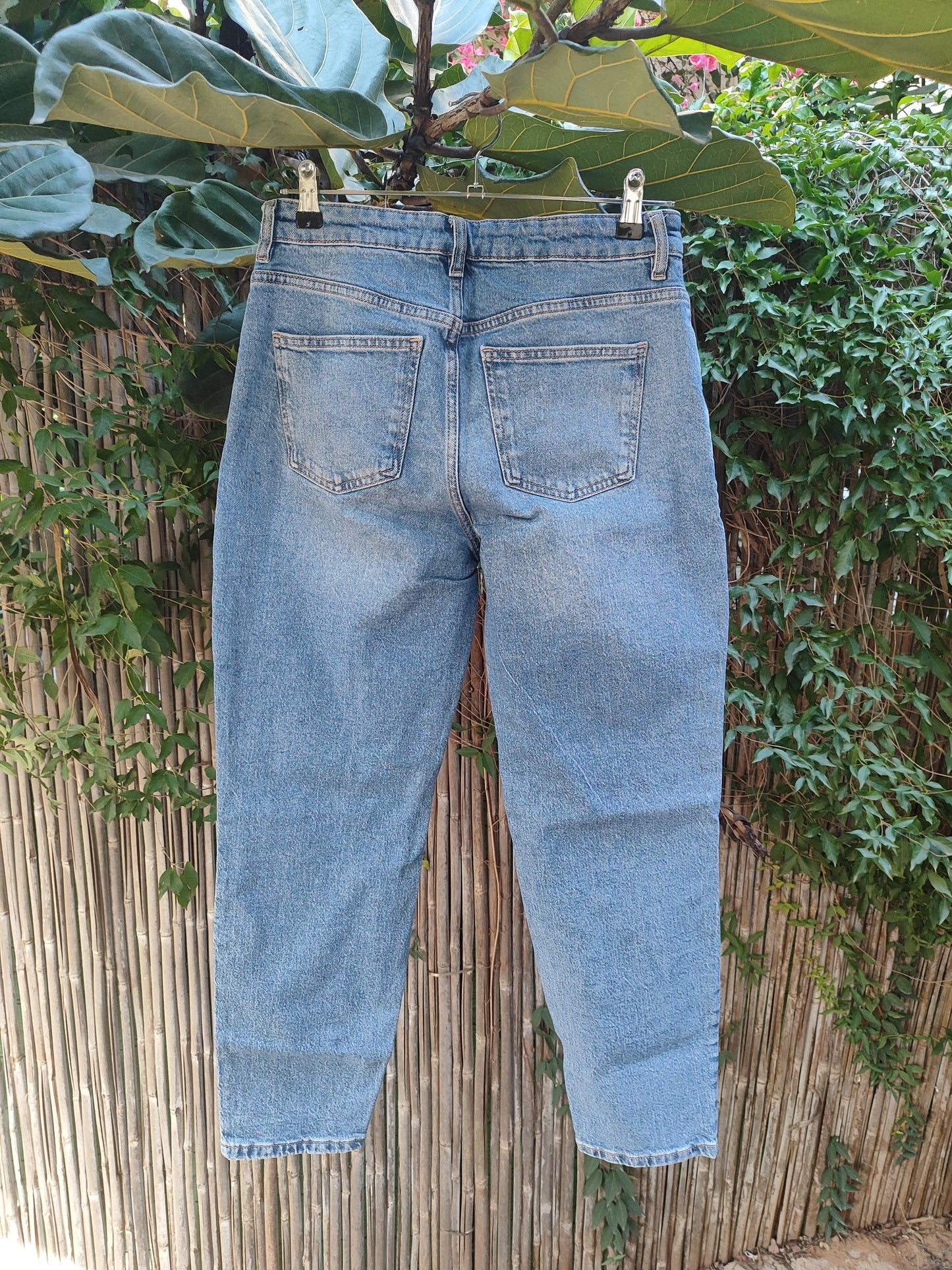 מכנסי גינס כחולים קלאסים גזרה גבוהה - Image 2 by MNG