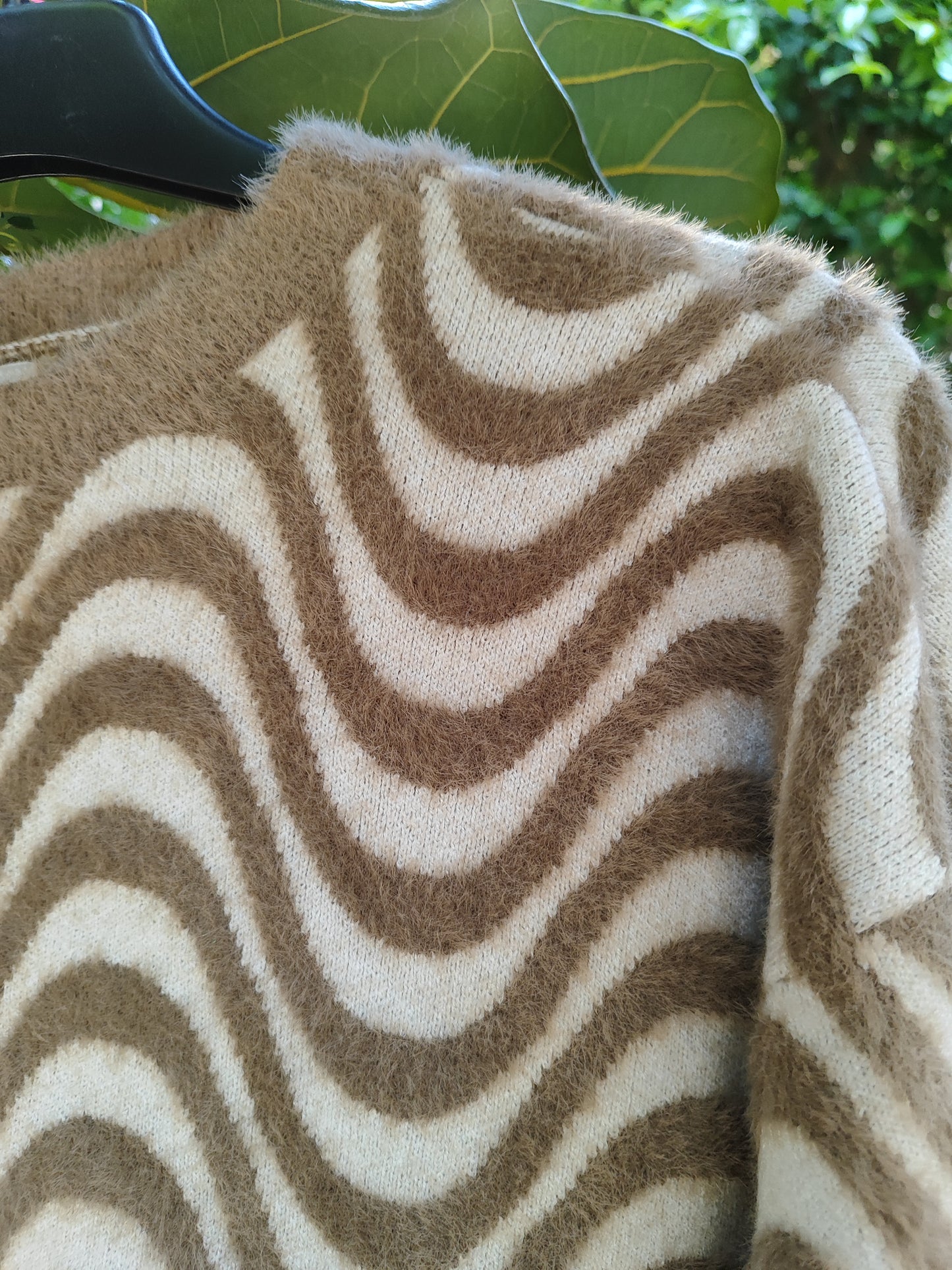 סוודר גלים חום של חום וקרם - Image 4 by GOLD KIDS