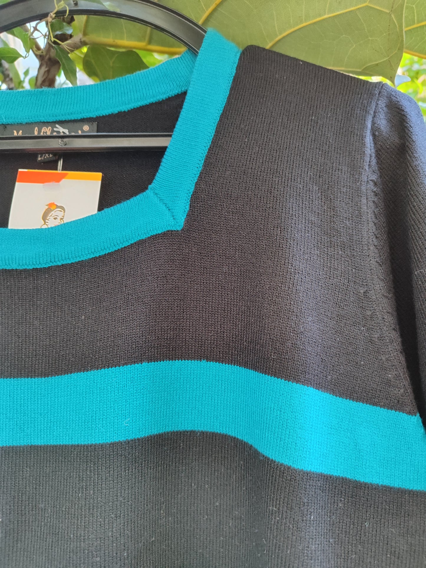 סוודר וינטג' במבוך טורכיז על רקע שחור - Image 4 by Madflower