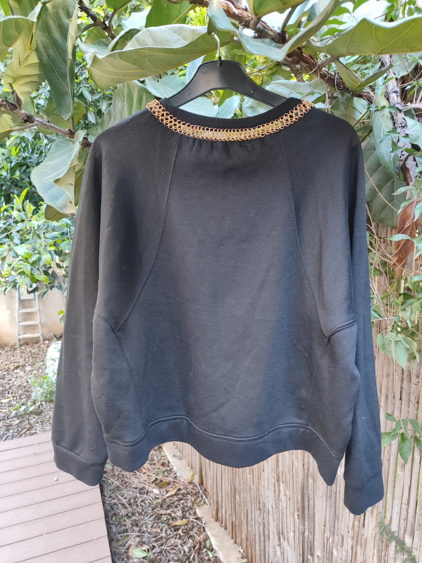 Zara חולצה שחורה בצאוורון שרשרת - Image 5 by Zara