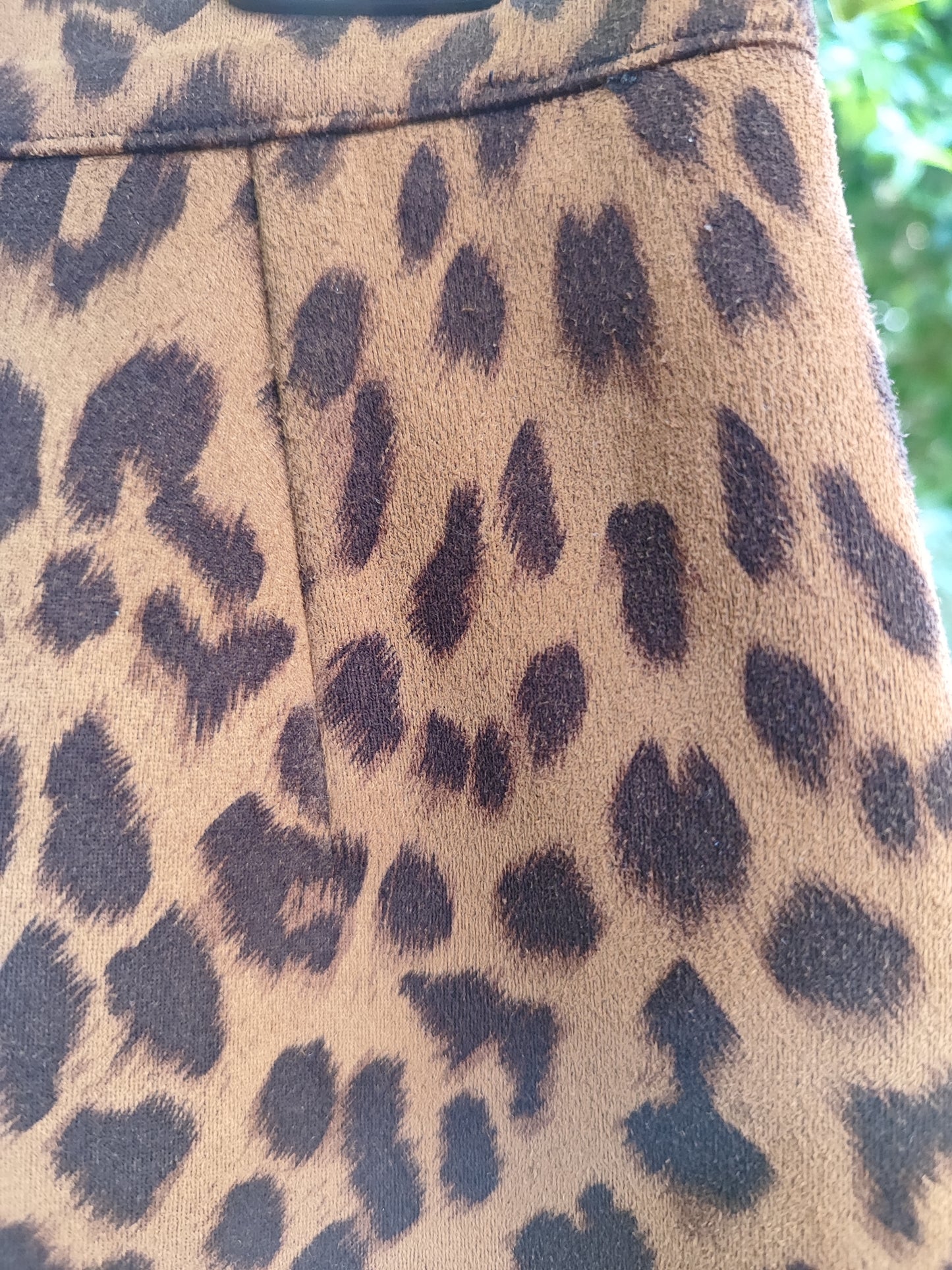 חצאית מיני מנומרת ברוכסן אחורי - Image 3 by Ink