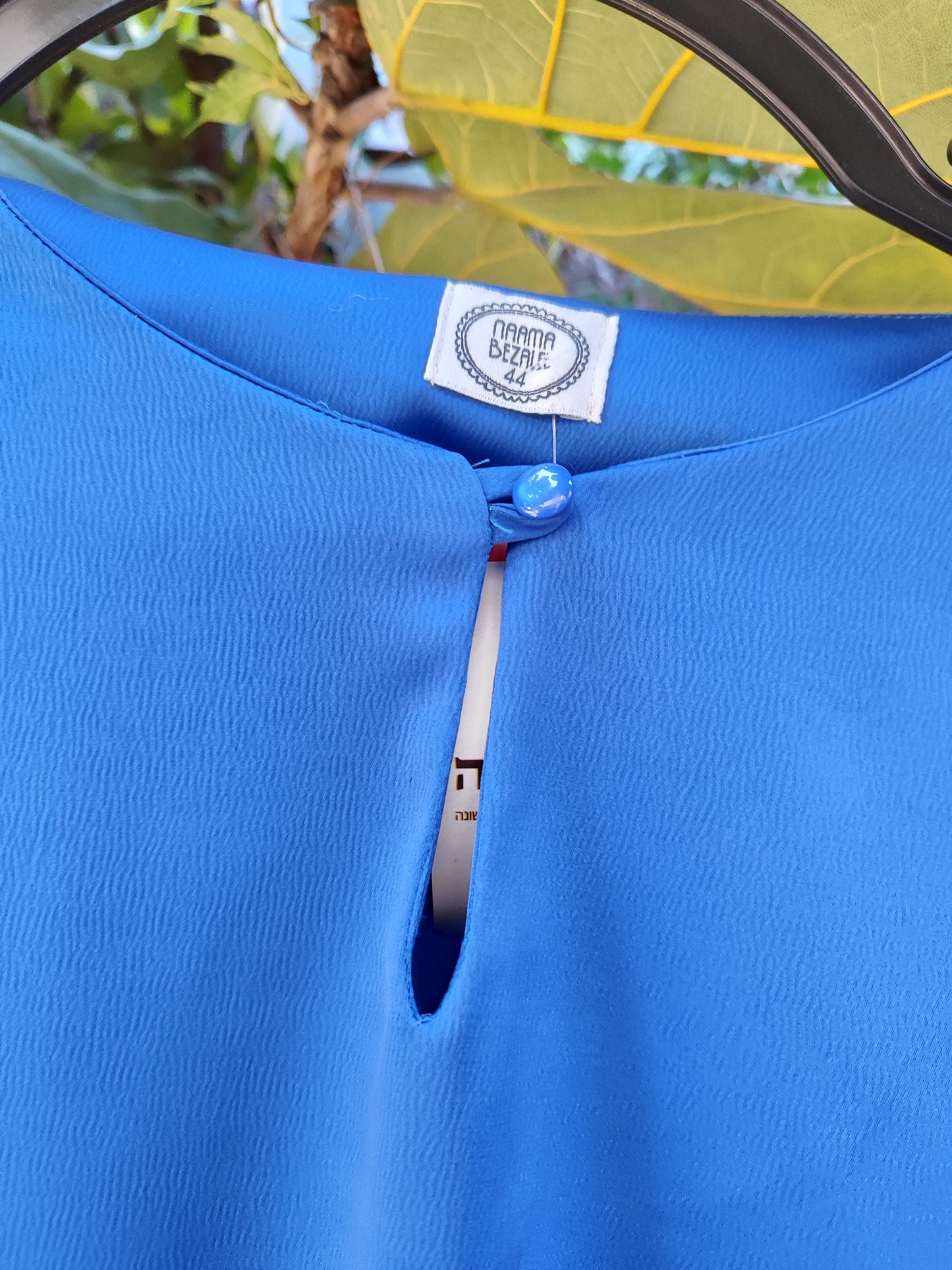 Nama Bezalel חולצה כחולה גימור מבריק וכיווצי שרוולים - Image 6 by Nama Bezalel