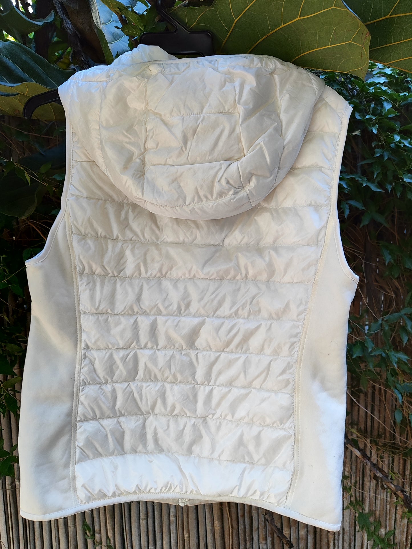 Uniqlo ווסט לבן רך ונעים - Image 6 by Uniqlo