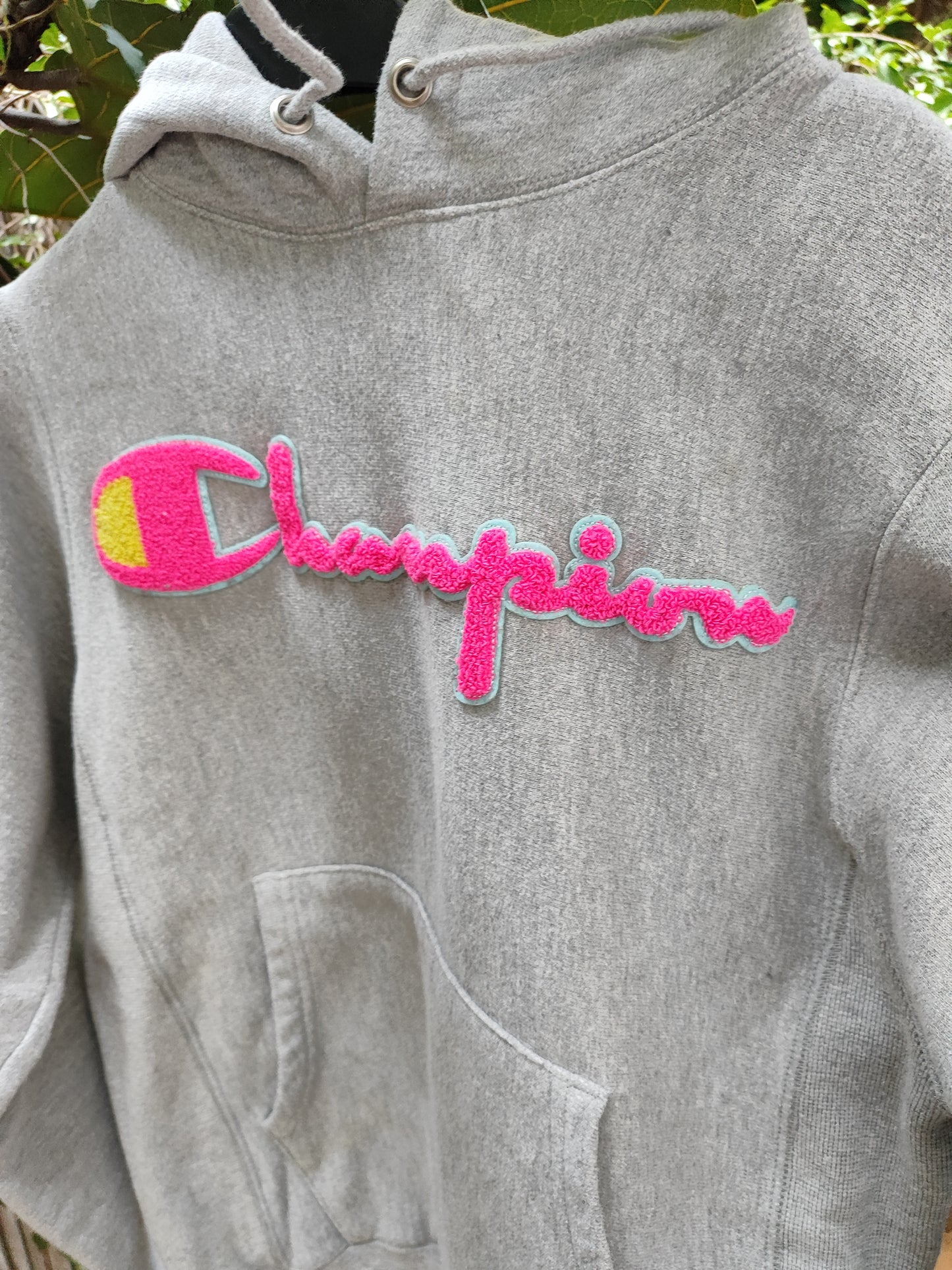 Champion קפוצ'ון אפור בחותמת ורודה - Image 5 by Champion