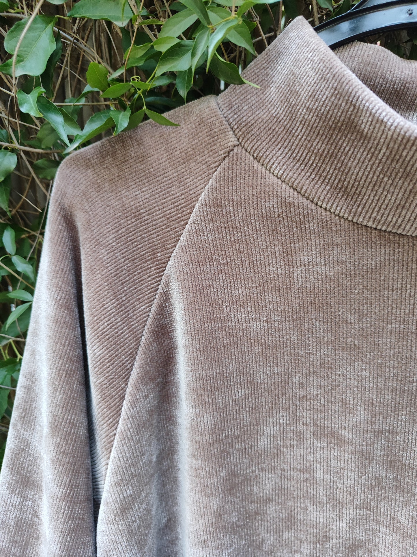 רונן חן. שמלת גולף קורדרויי קטיפתית בצבע ע מוקה - Image 4 by Limited by ronen chen