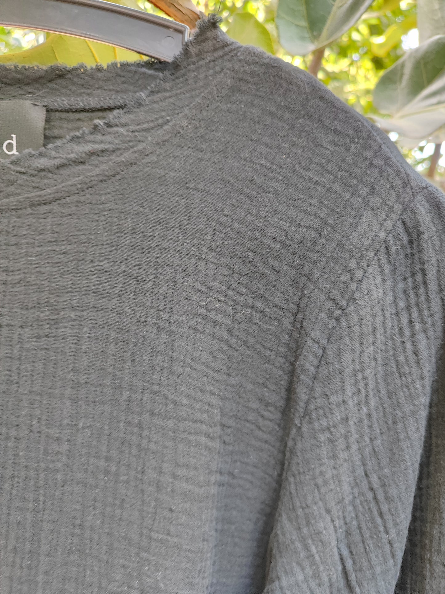 חולצת כותנה שחורה - Image 3 by Emiliet