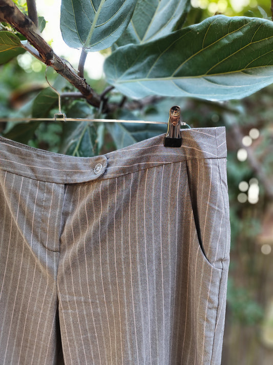 מכנסיים חומים מפוספסים גזרה ישרה. - Image 3 by Soute