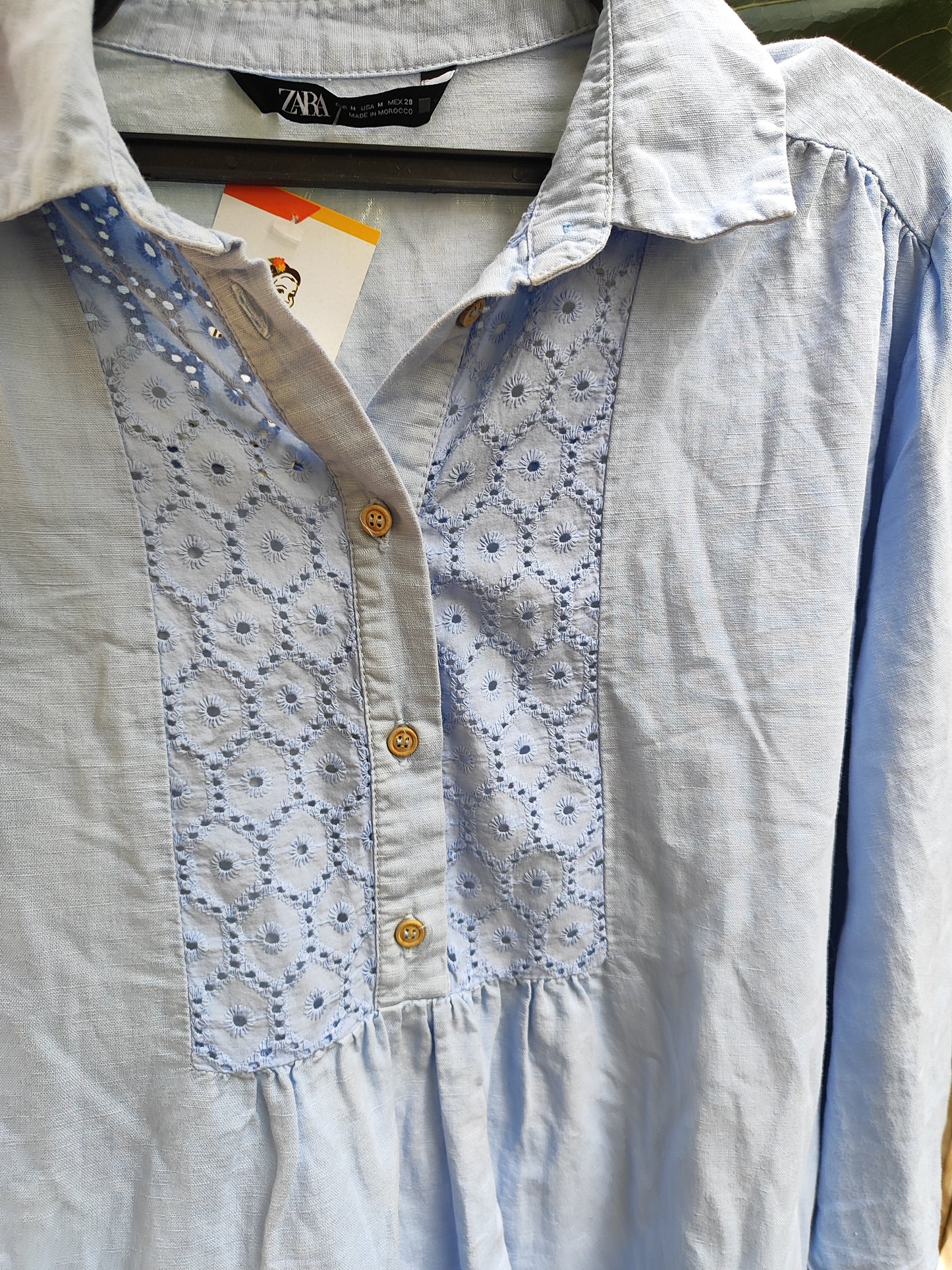 חולצה/שמלה תכלת ארוכה חצי כפתור רקומה בחזית - Image 6 by ZARA