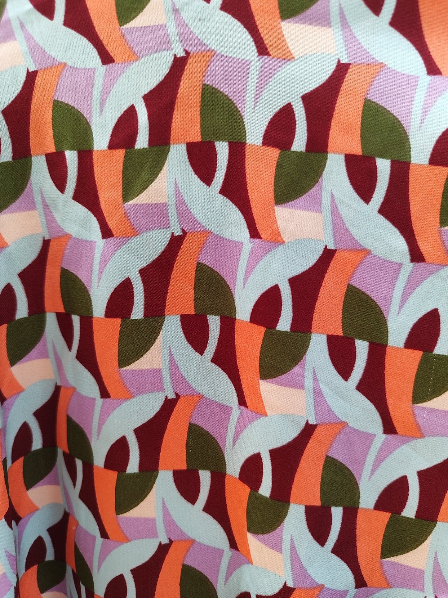 חולצה מכופתרת רטרו בצורות צבעוניות - Image 7 by Mekimi