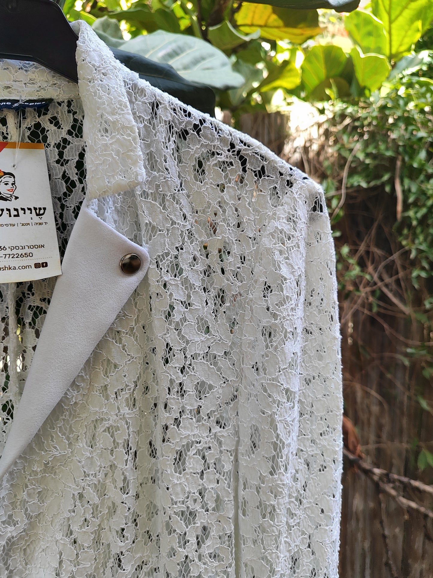 בלייזר תחרה לבן ייחודי בכפתורי כסף - Image 3 by The kooples