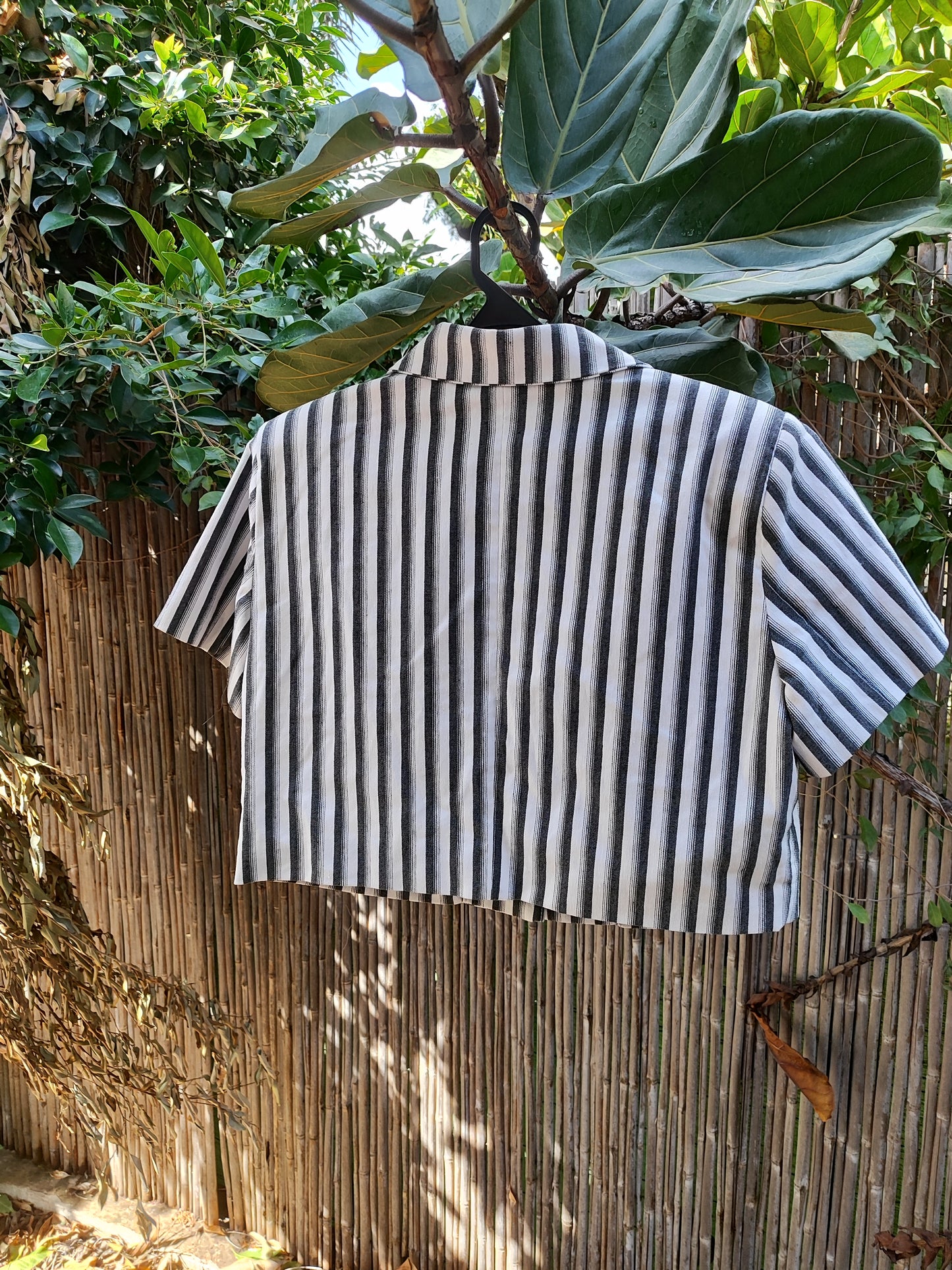 ז'קט פסים קצר. אפור לבן. Lumina - Image 3 by Lumina