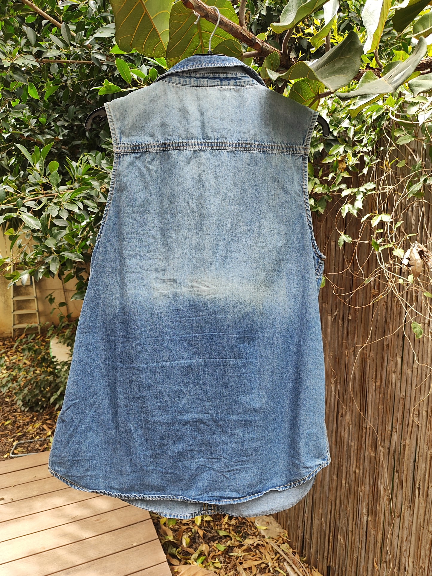 חולצת ג'ינס מכופתרת ללא שרוולים קלאסית - Image 4 by H&M