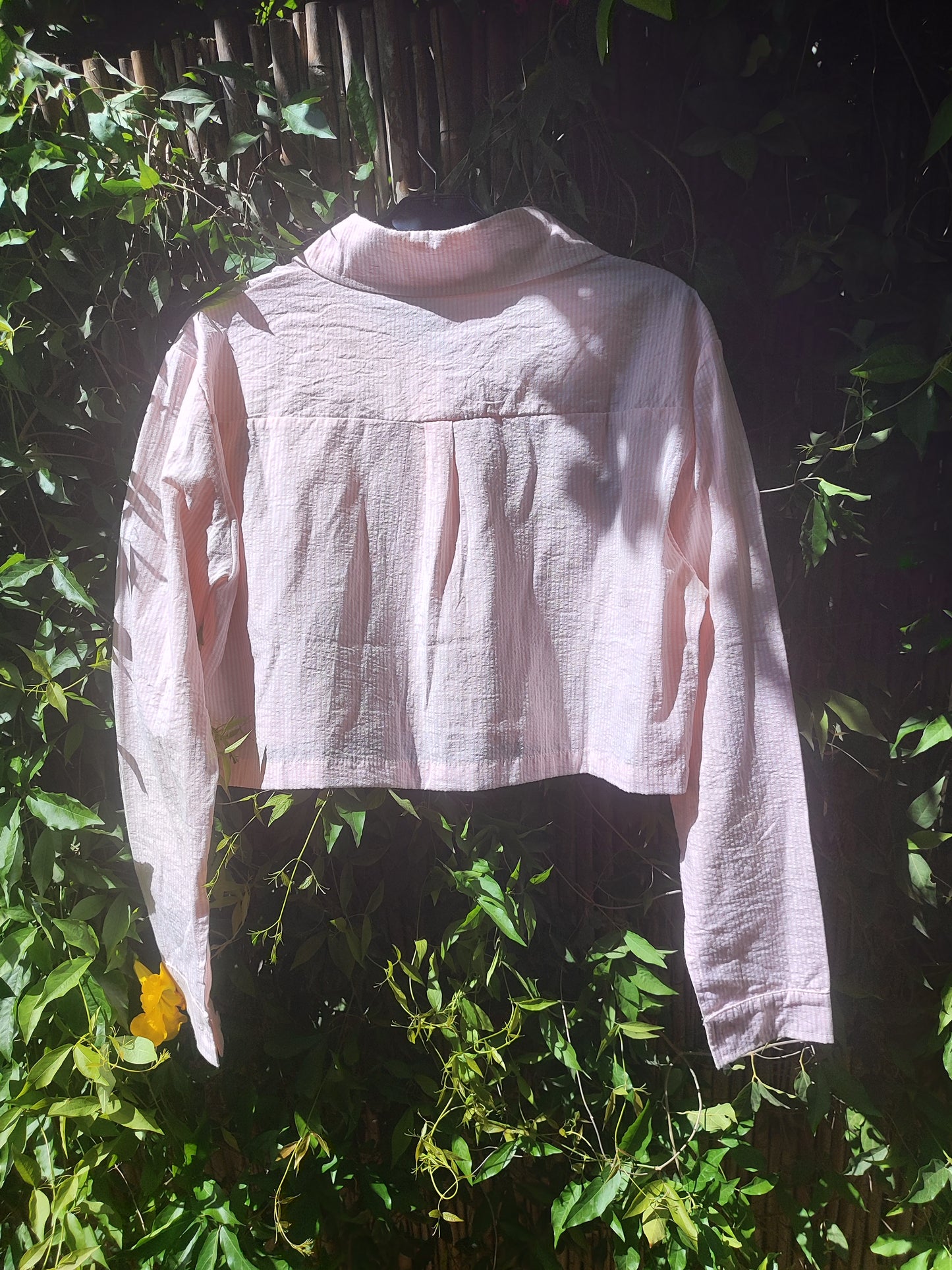 חולצת קרופ פסים ורוד ארוכה מכופתרת ומתוקית