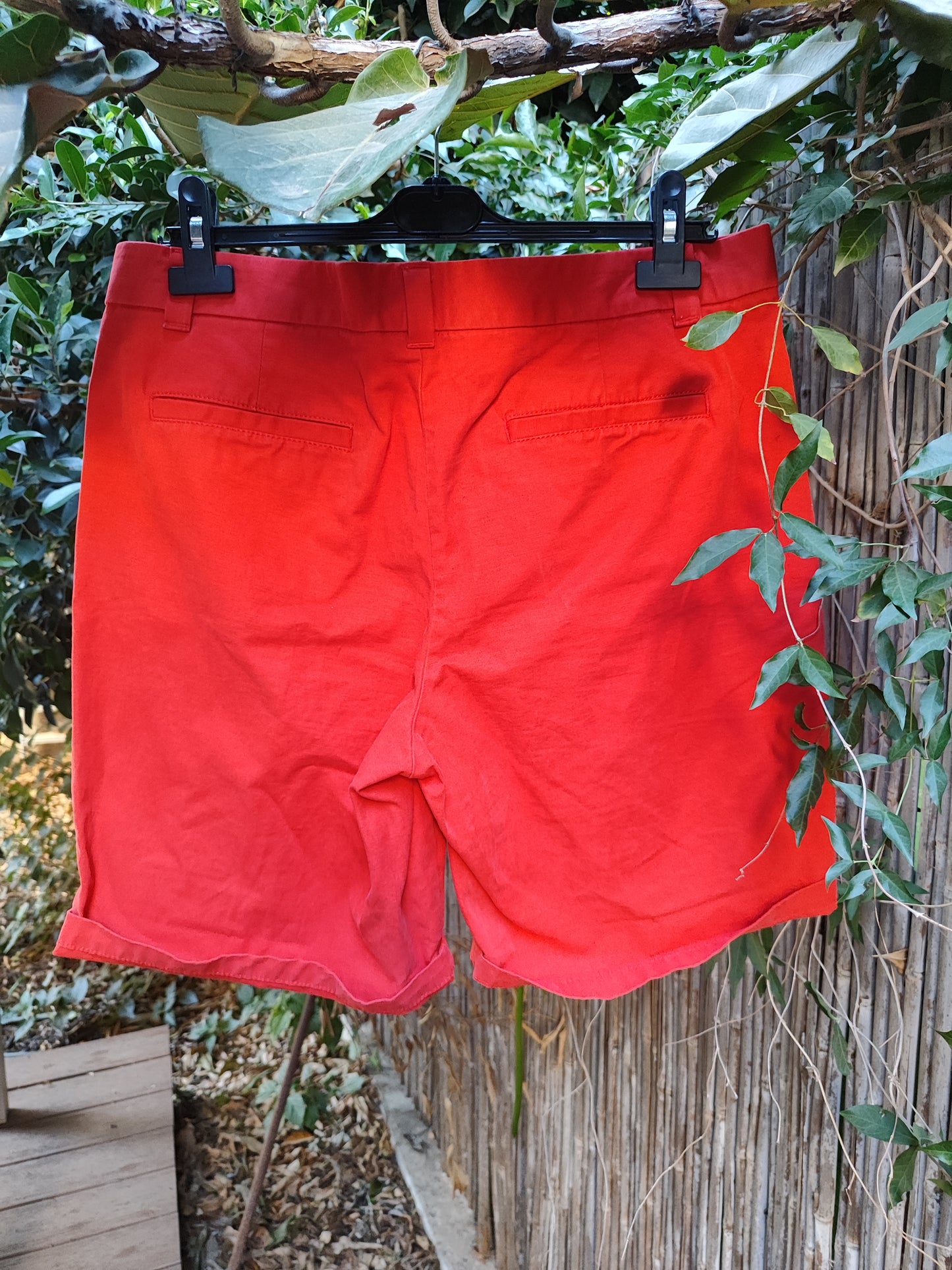 מכנסיים קצרים אדומים קלאסיים KHAKIS BY GAP