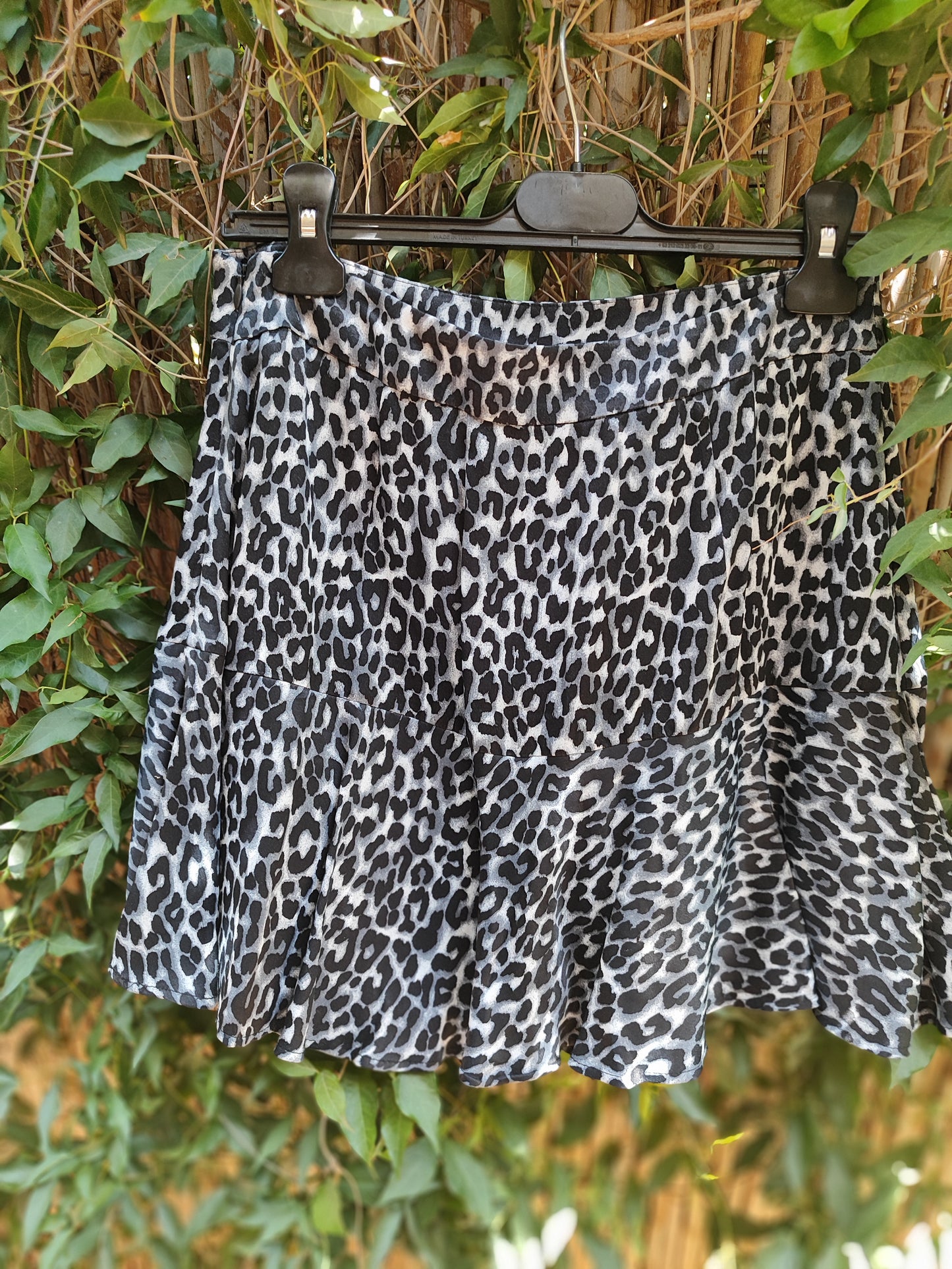 מכנסיים חצאית חברבורות בשחור אפור לבן ZARA