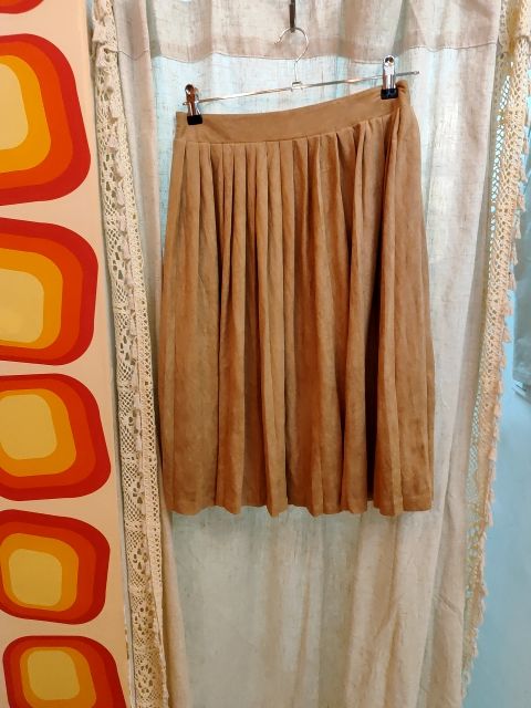 חצאית מוקה רחבת פנסים נעימה למגע by Yanga - Size M