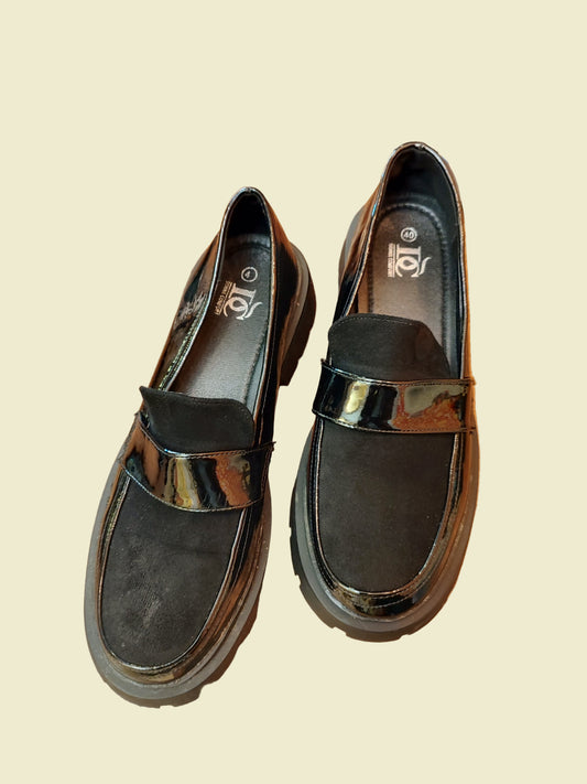 נעליי מוקסינים בשילוב ז'מש ומבריק