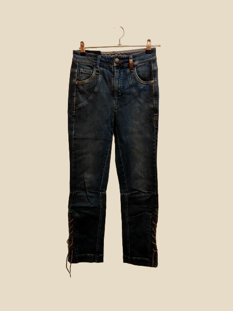 ג׳ינס מדליק תוספת שרוכים חומים