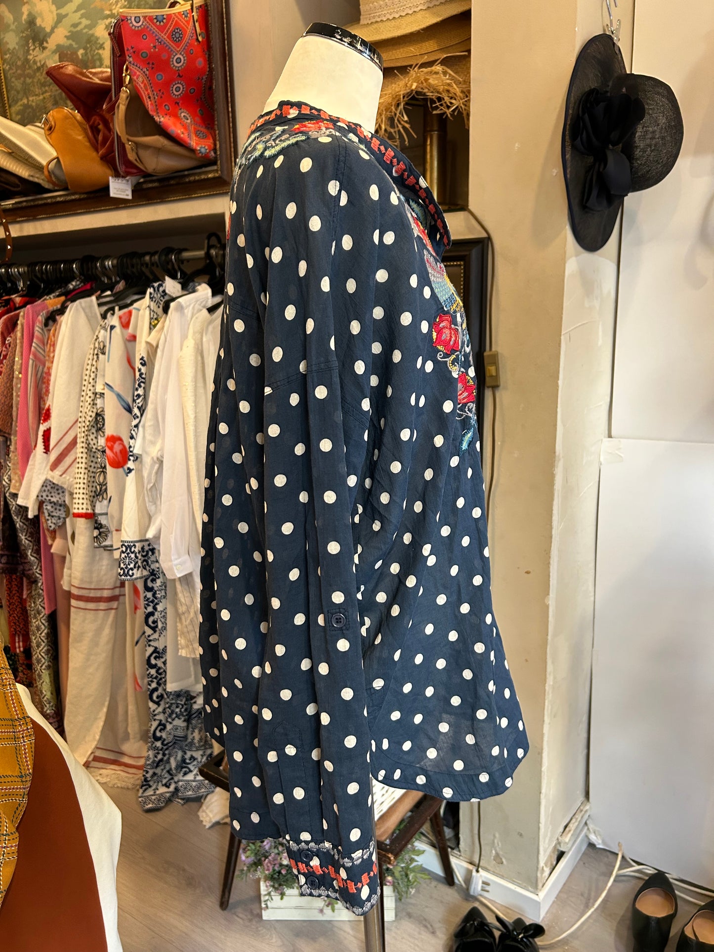 חולצה רקומה - Image 3 by Johnny Was