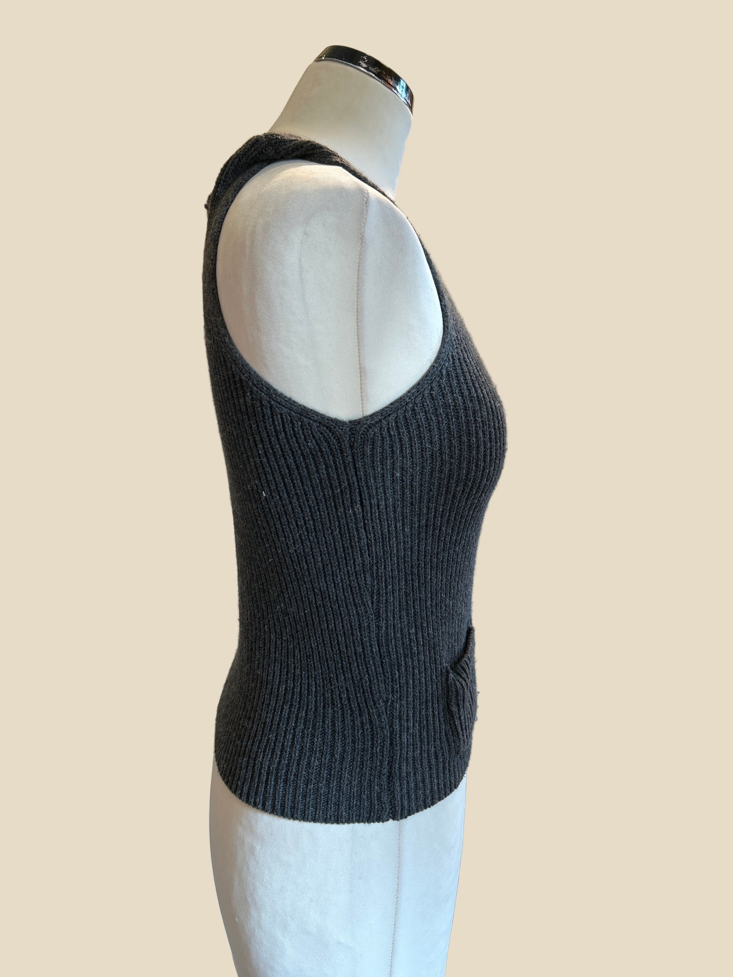 גופית סריג אפורה  - Image 2 by Brandy Melville