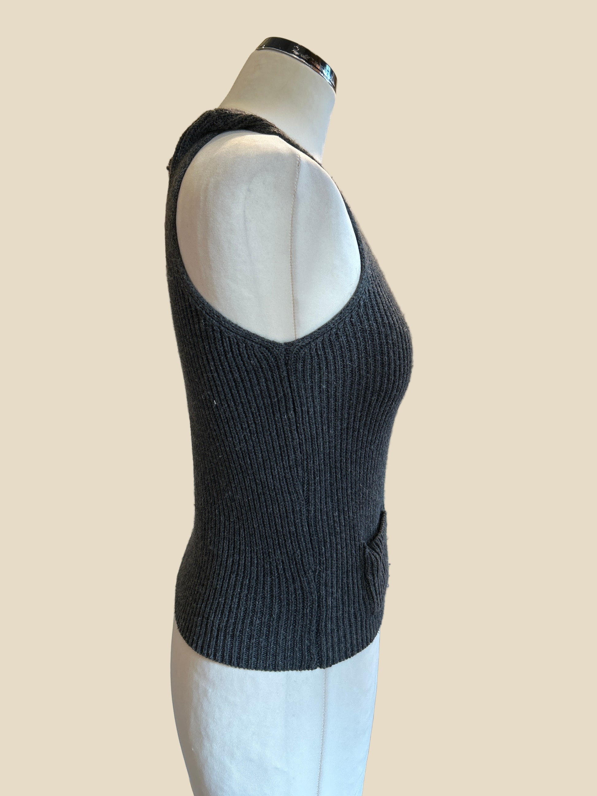 גופית סריג אפורה  - Image 2 by Brandy Melville