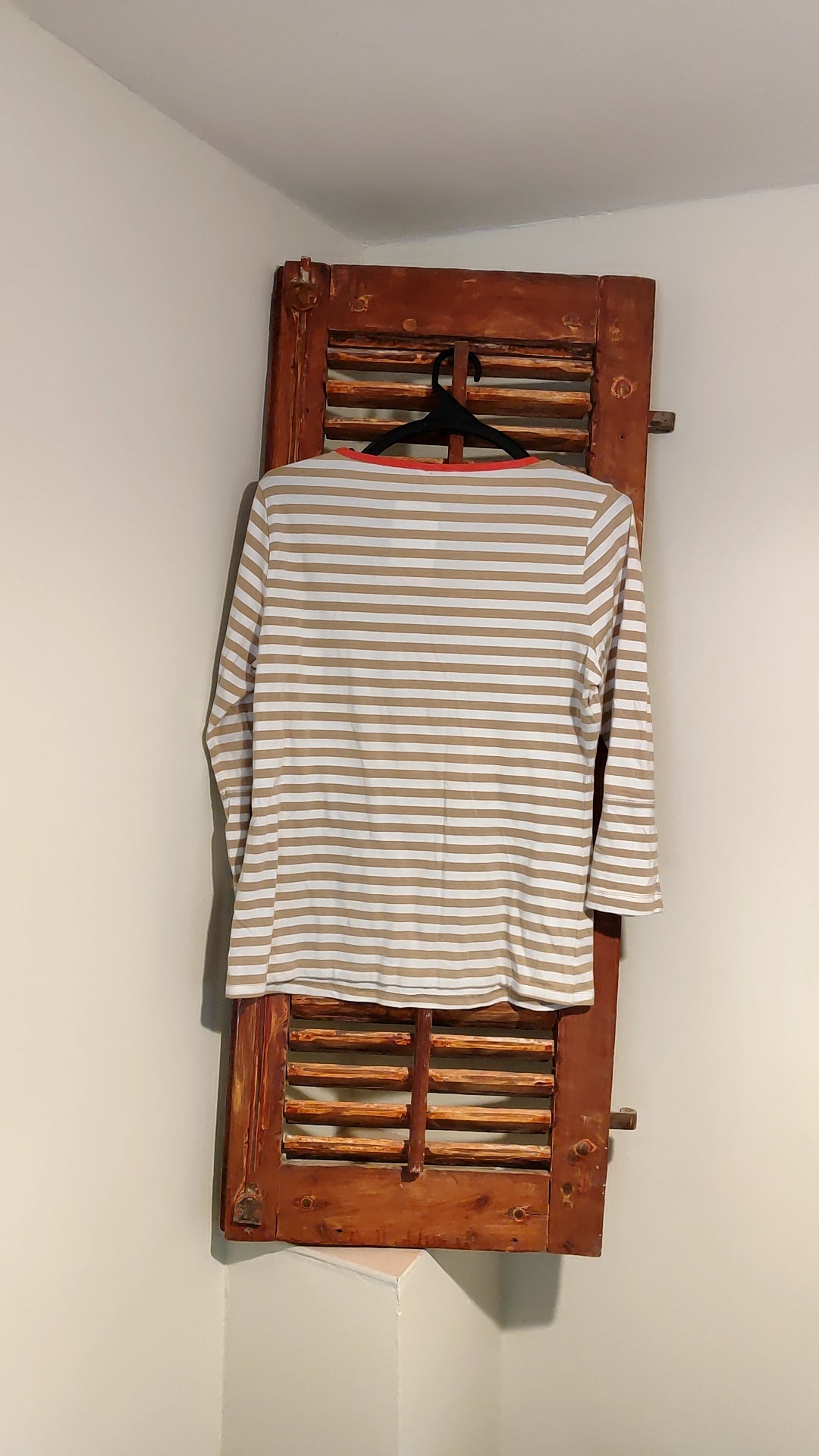 חולצת פסים בצוואר כתום  - Image 3 by Nautica