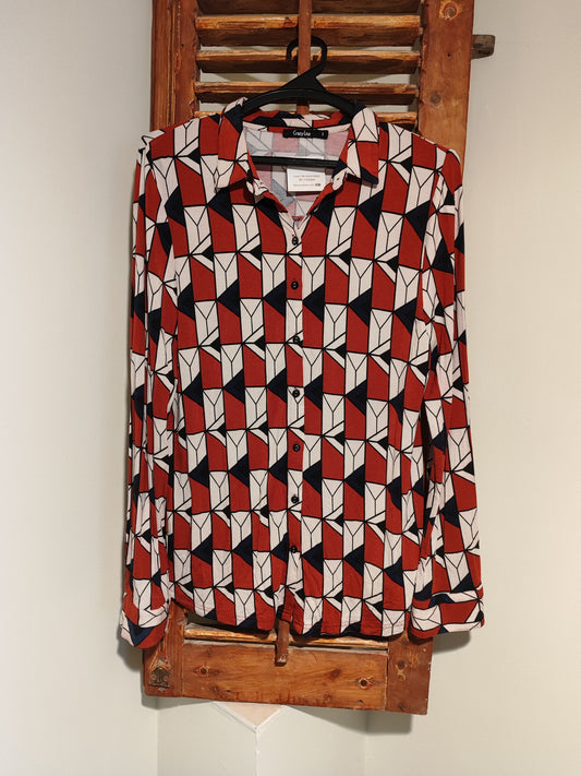 חולצה גאומטרית בשורות אדום שחור לבן by Crazy Line - Size 1