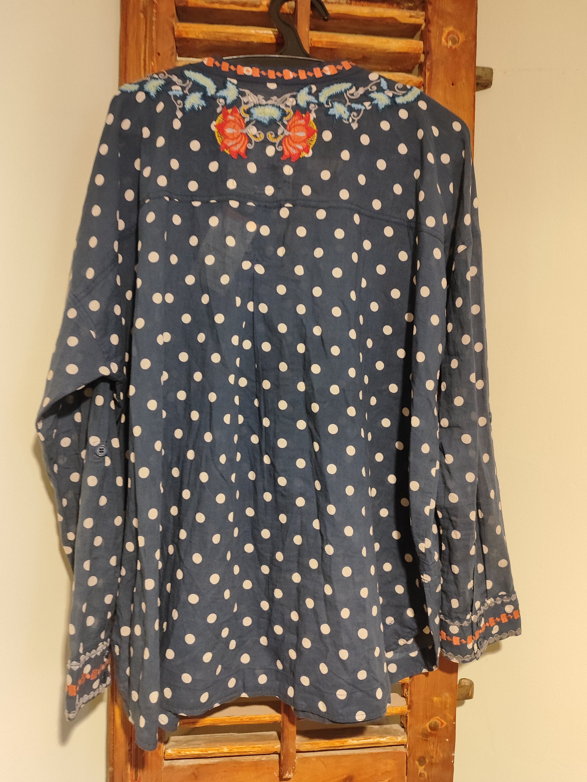 חולצה רקומה - Image 6 by Johnny Was