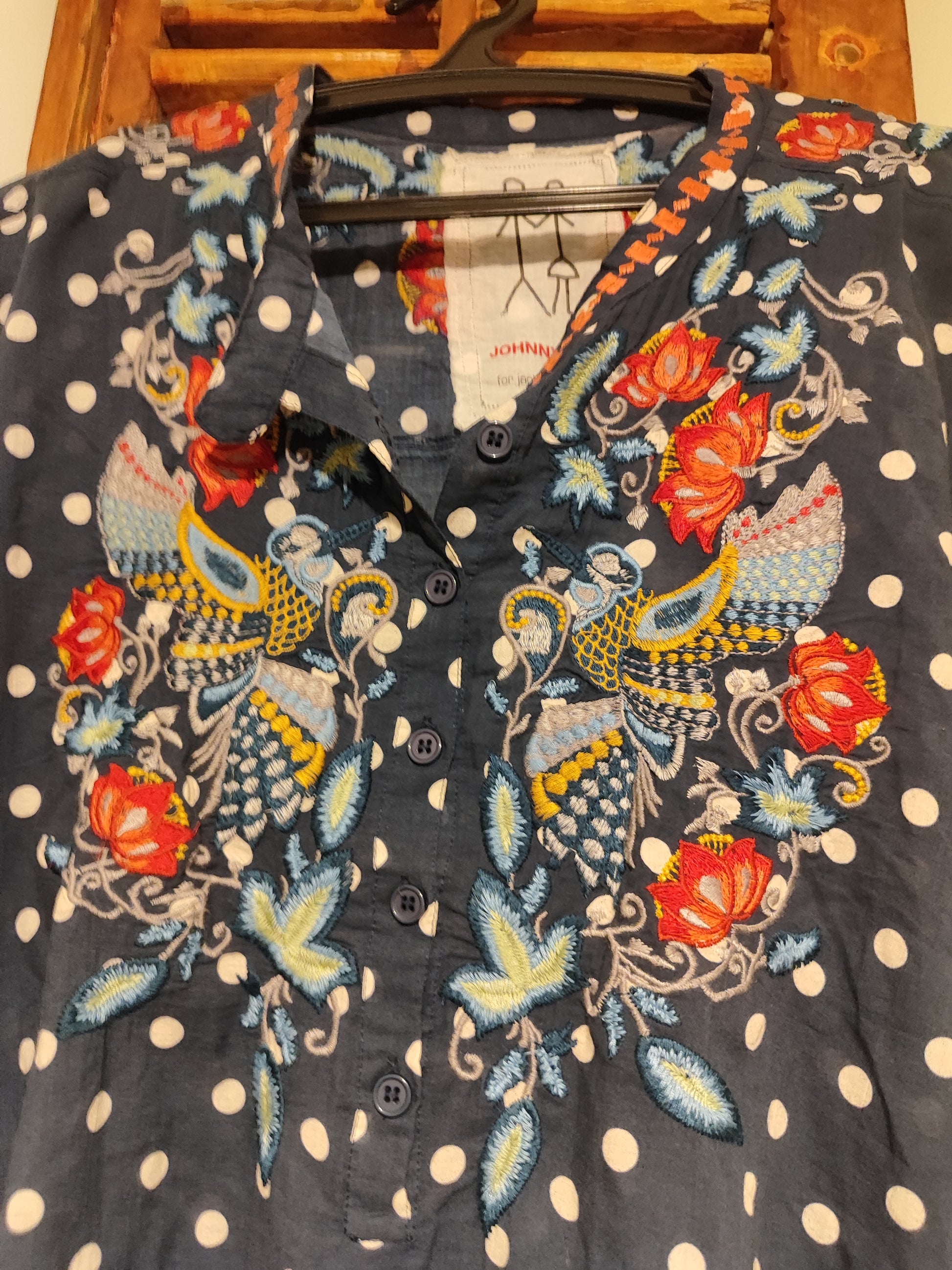 חולצה רקומה - Image 7 by Johnny Was