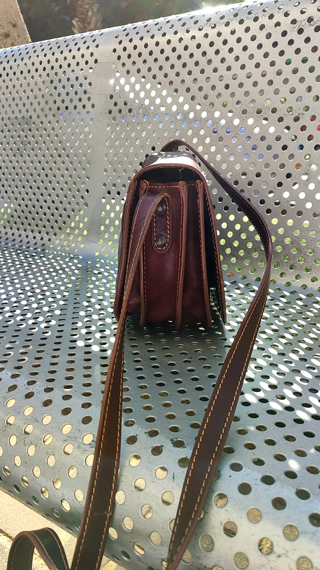 תיק עור חום קלאסי בסגנון יוון - Image 2