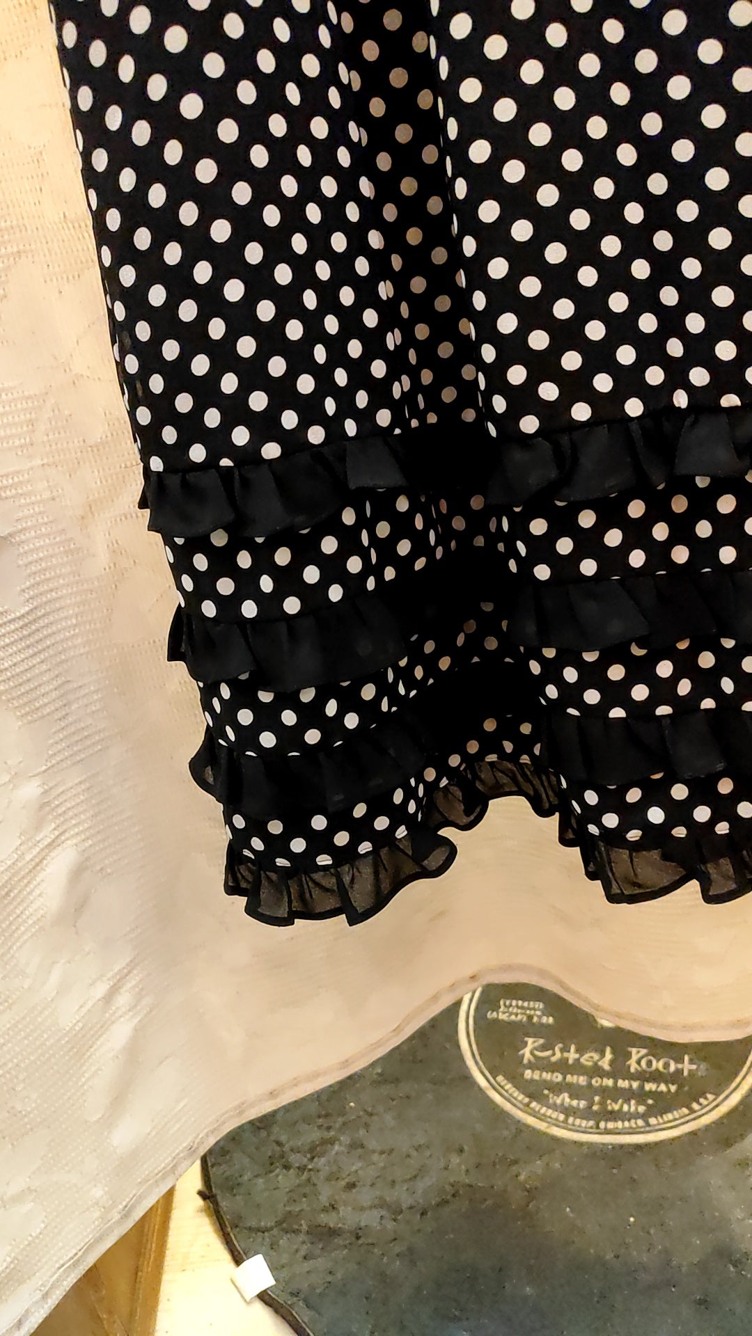 שמלת נקודות כחולה וינטג' עם וולנים בסופים  - Image 2 by וינטג' 