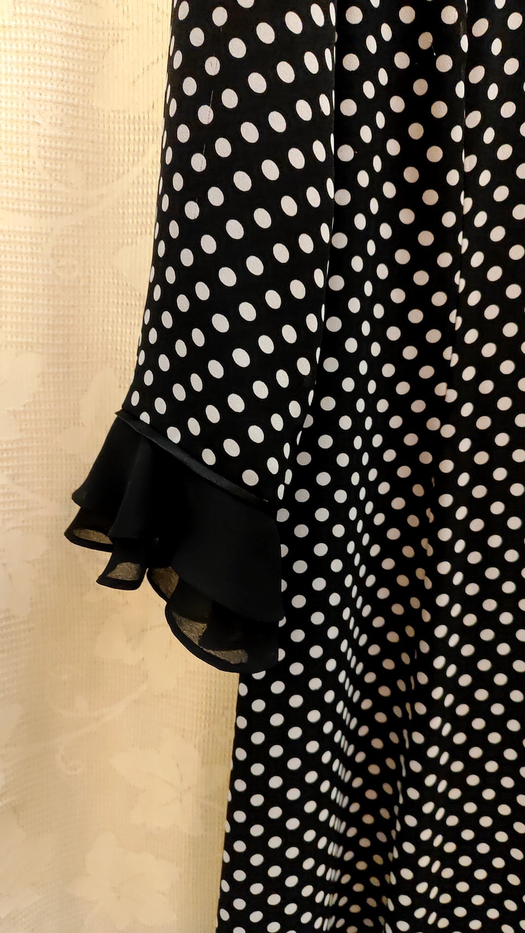 שמלת נקודות כחולה וינטג' עם וולנים בסופים  - Image 3 by וינטג' 